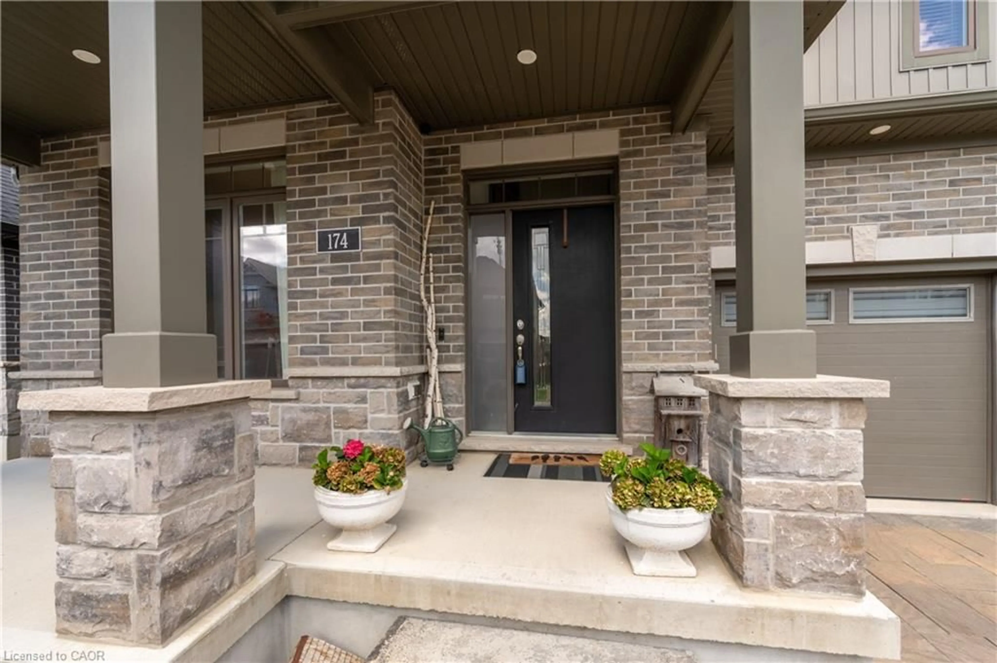 Indoor entryway for 1061 Eagletrace Dr #174, London Ontario N6G 0T3