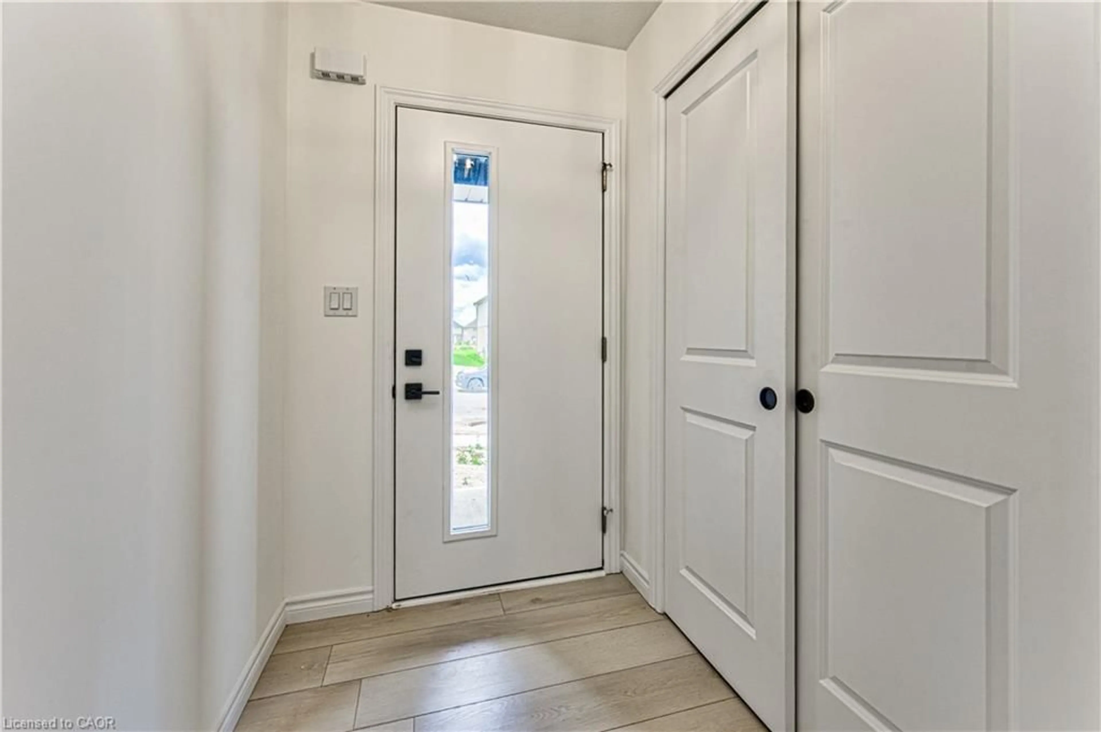Indoor entryway for 91 Elson St, Paris Ontario N3L 0G4