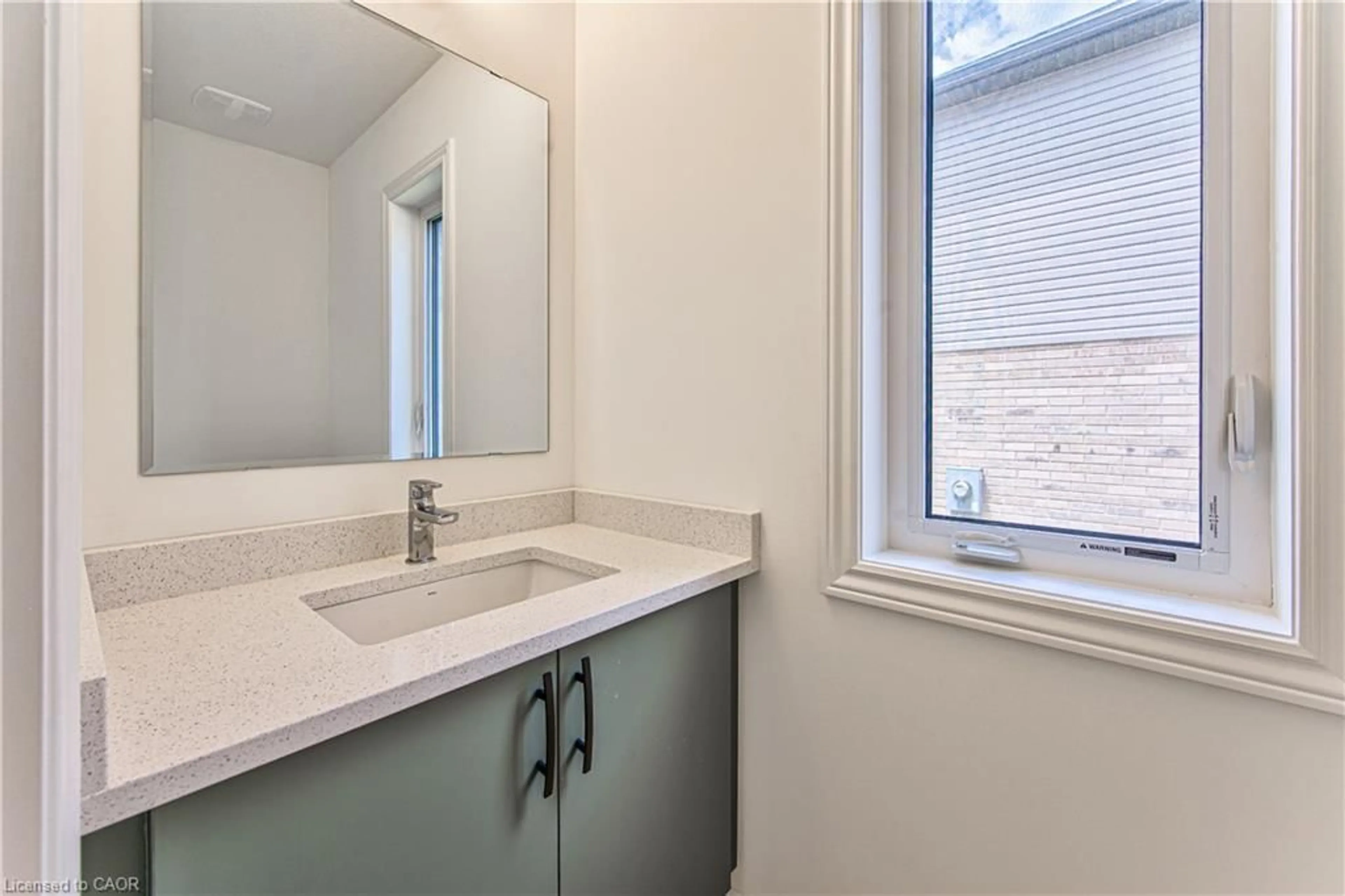 Standard bathroom, ceramic/tile floor for 91 Elson St, Paris Ontario N3L 0G4