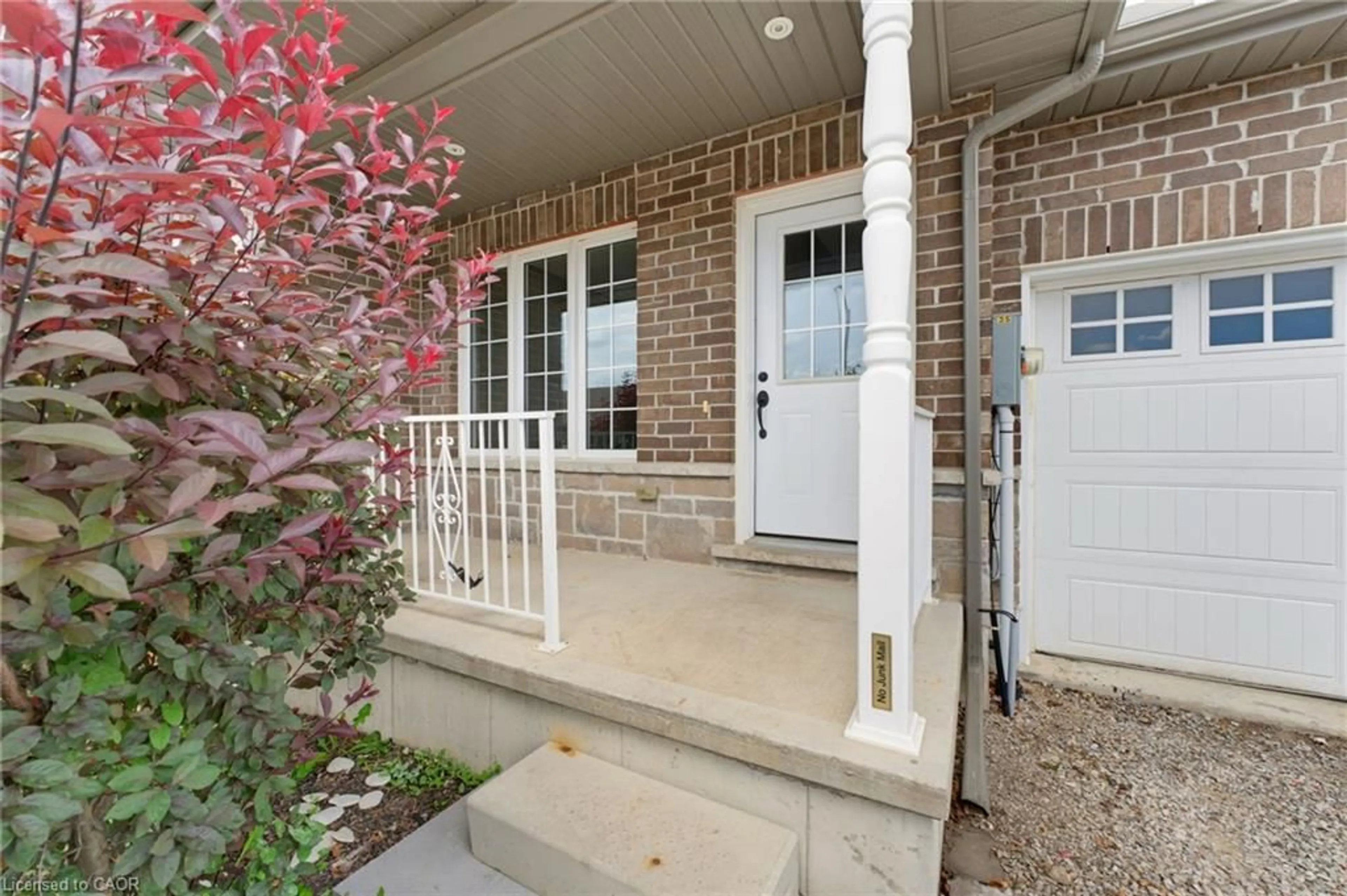 Indoor entryway for 97 Macneil Crt, Hagersville Ontario N0A 1H0