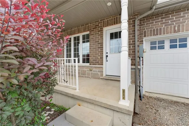 97 Macneil Crt, Hagersville 3