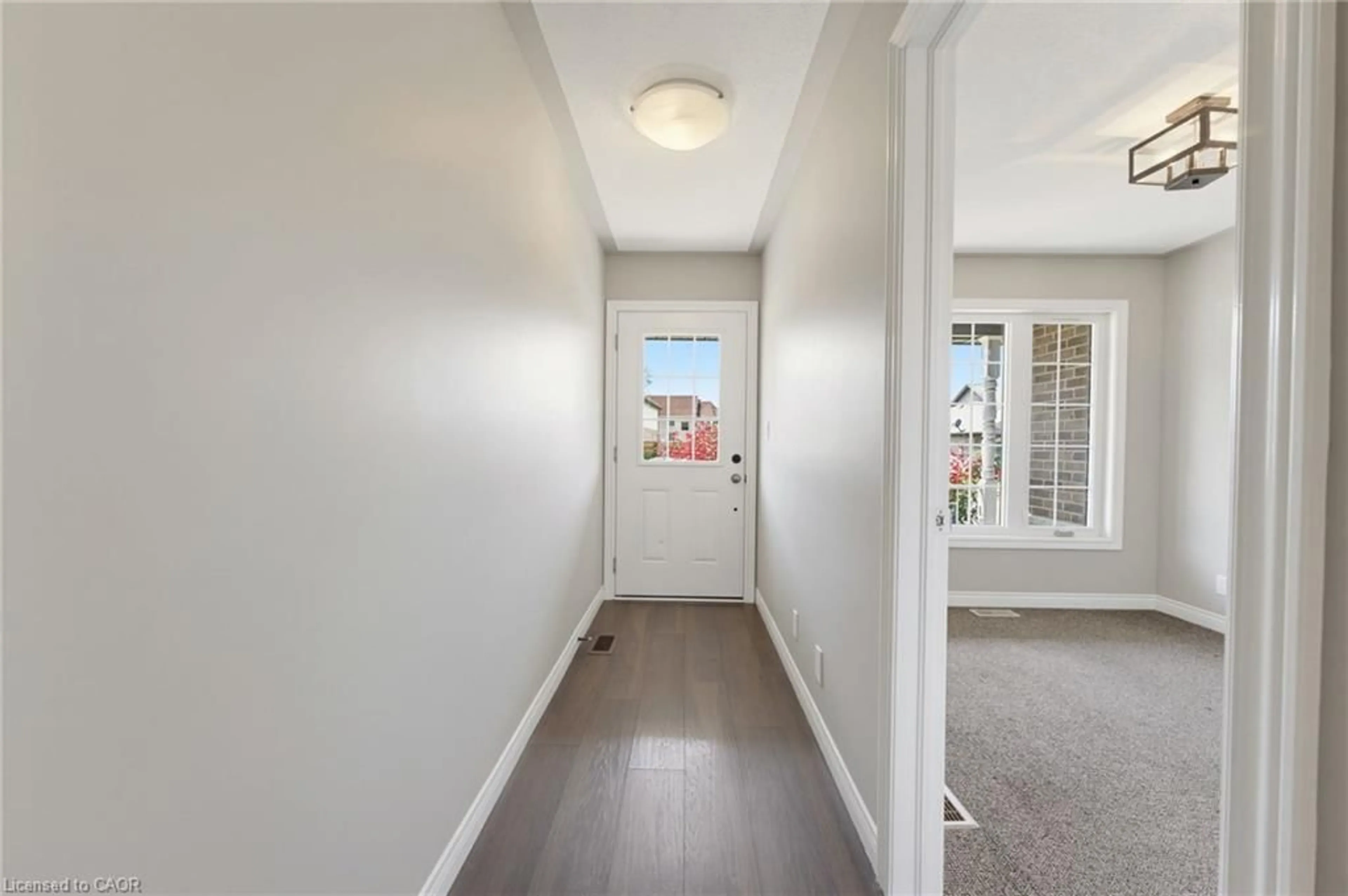 Indoor entryway for 97 Macneil Crt, Hagersville Ontario N0A 1H0