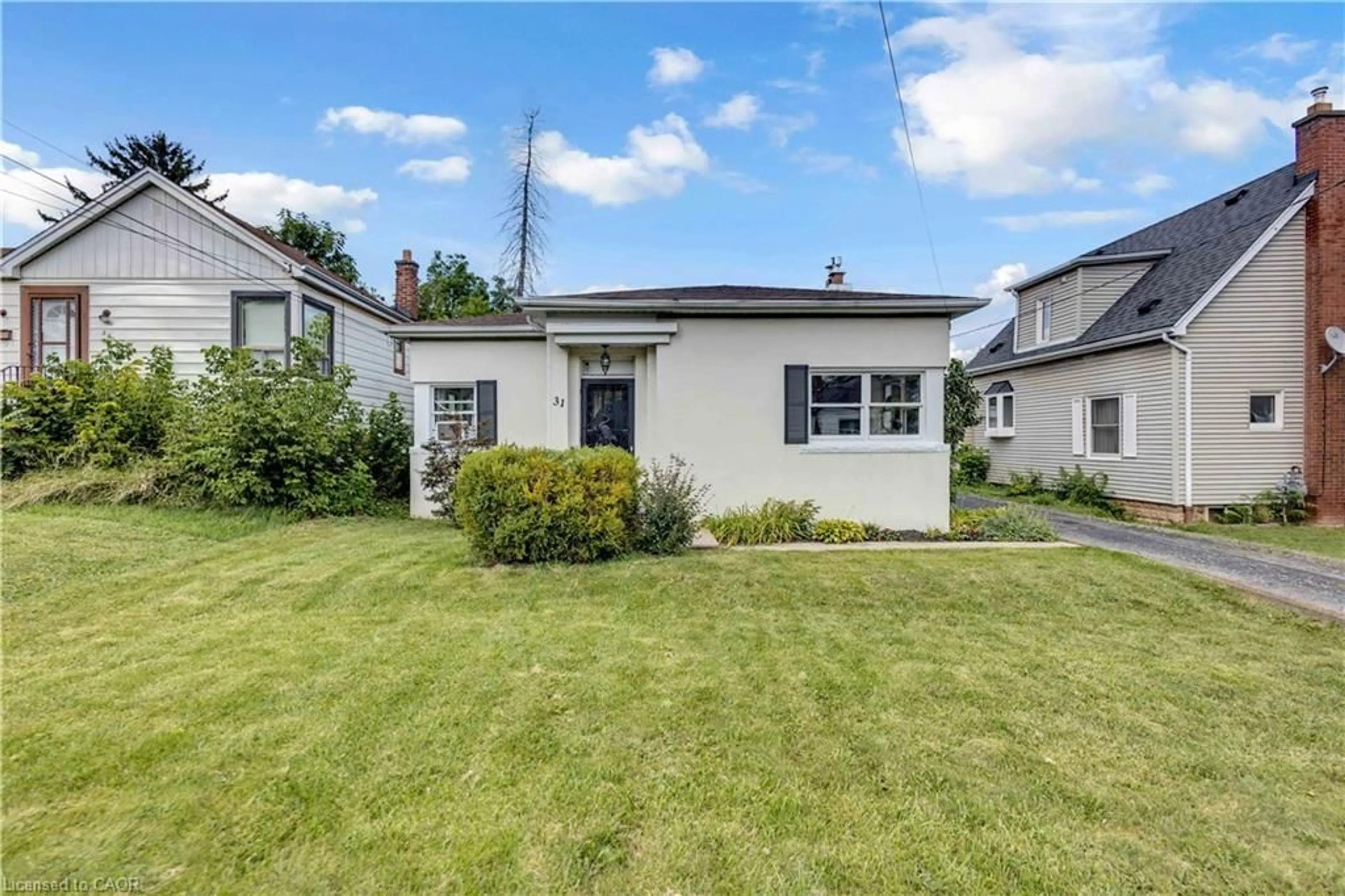 A pic from outside/outdoor area/front of a property/back of a property/a pic from drone, street for 31 Scotia Ave, Hamilton Ontario L8K 4X4