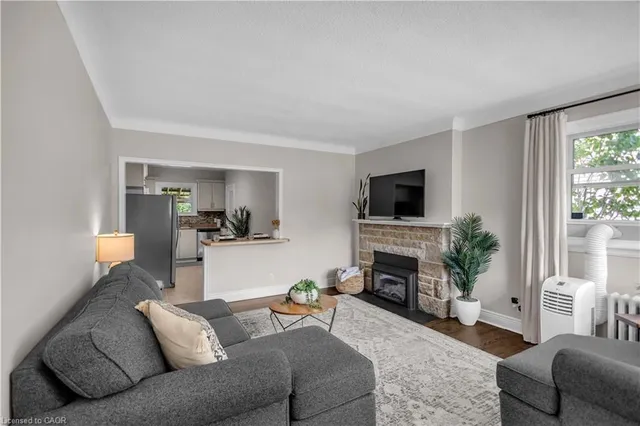 31 Scotia Ave, Hamilton 4