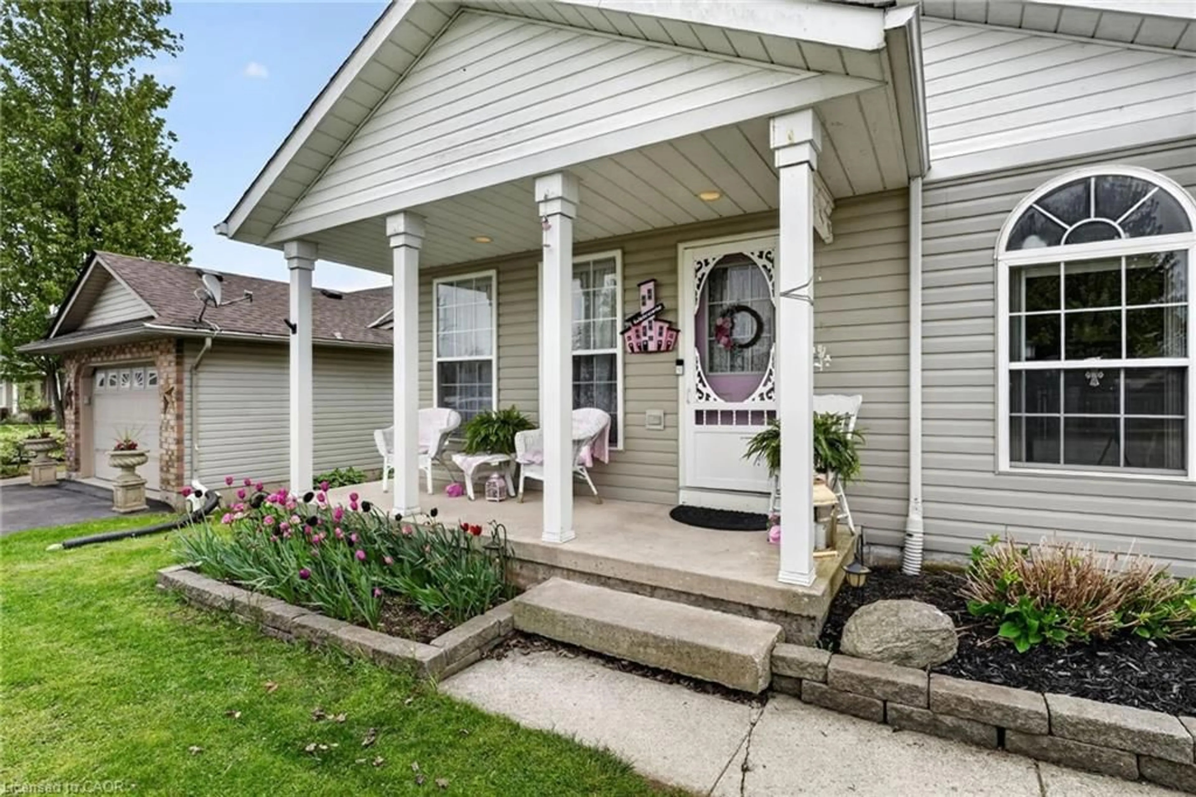 Home with vinyl exterior material, street for 11 Rochelle Cres, Ridgeway Ontario L0S 1N0