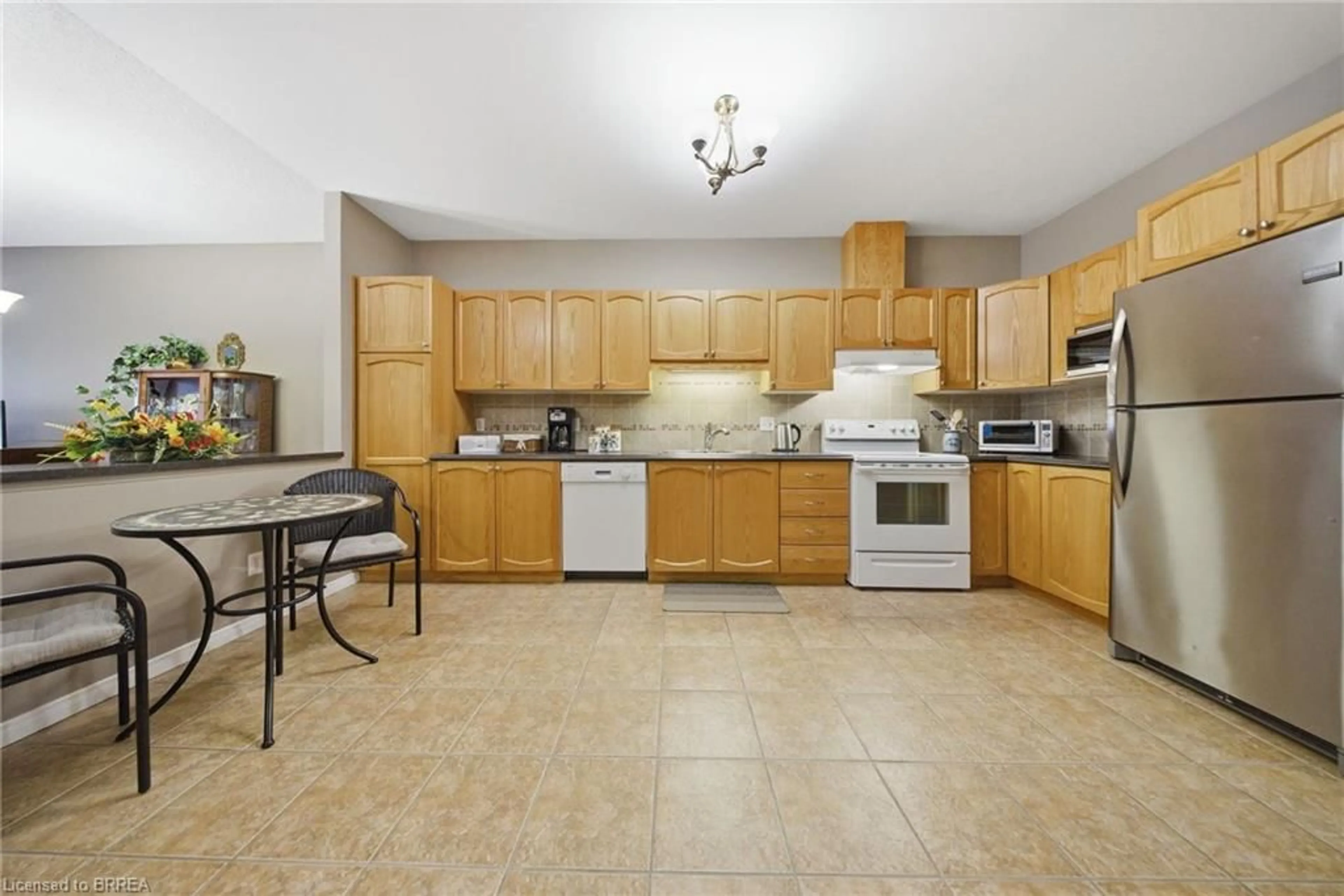 Standard kitchen, ceramic/tile floor for 10 Cobblestone Dr #35, Paris Ontario N3L 4G9