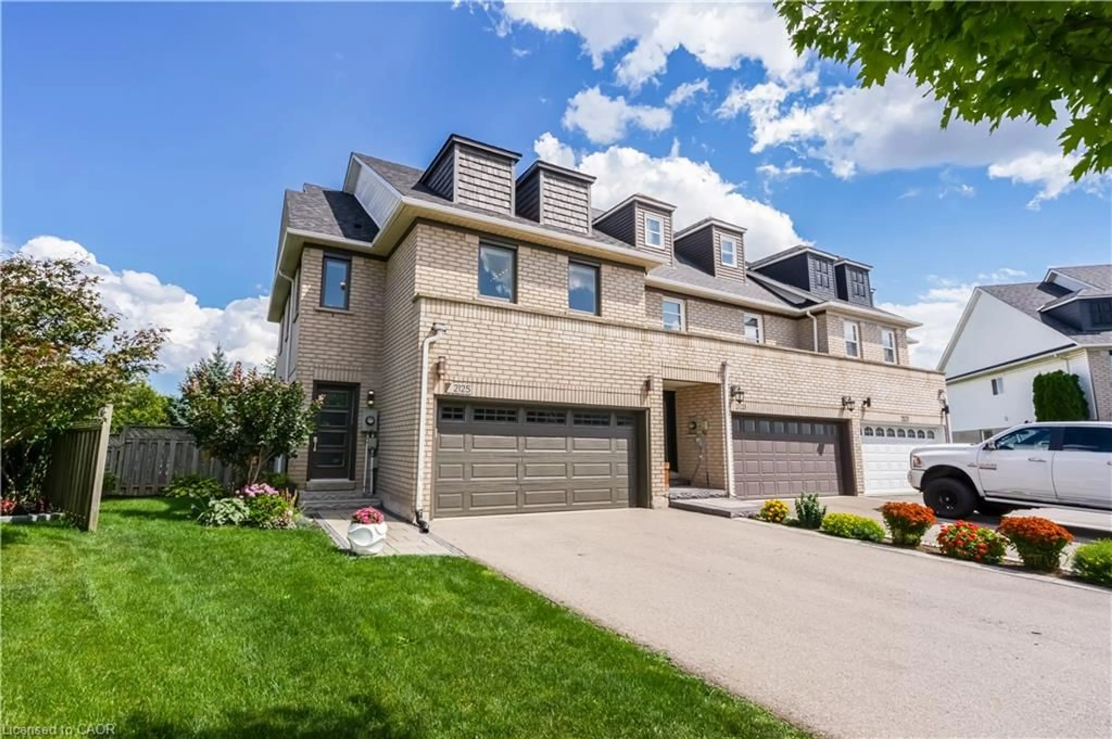 Home with brick exterior material, street for 2125 White Dove Cir, Oakville Ontario L6M 3R6