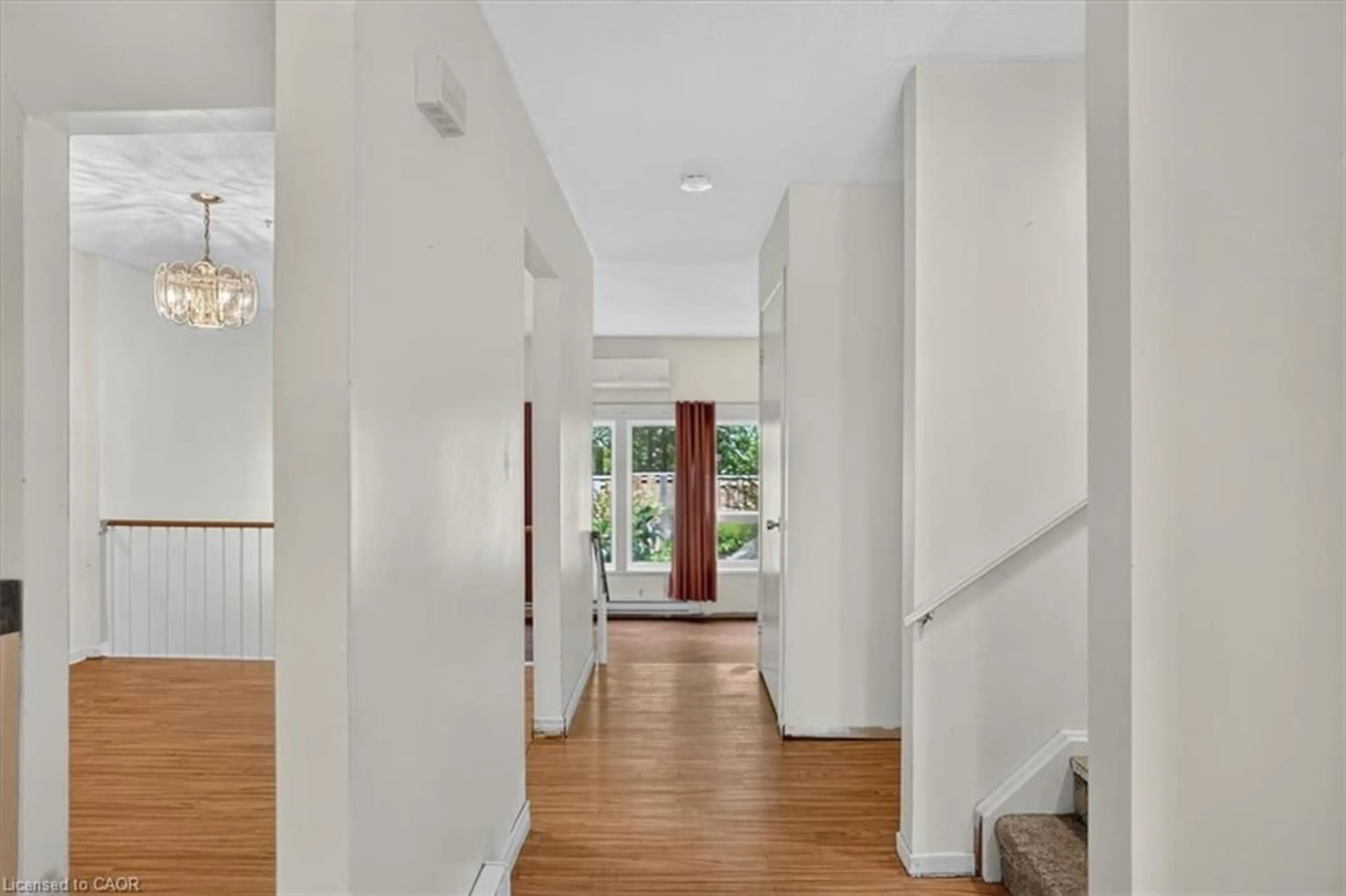 Indoor foyer for 2050 Uppermiddle Rd #173, Burlington Ontario L7P 3R9