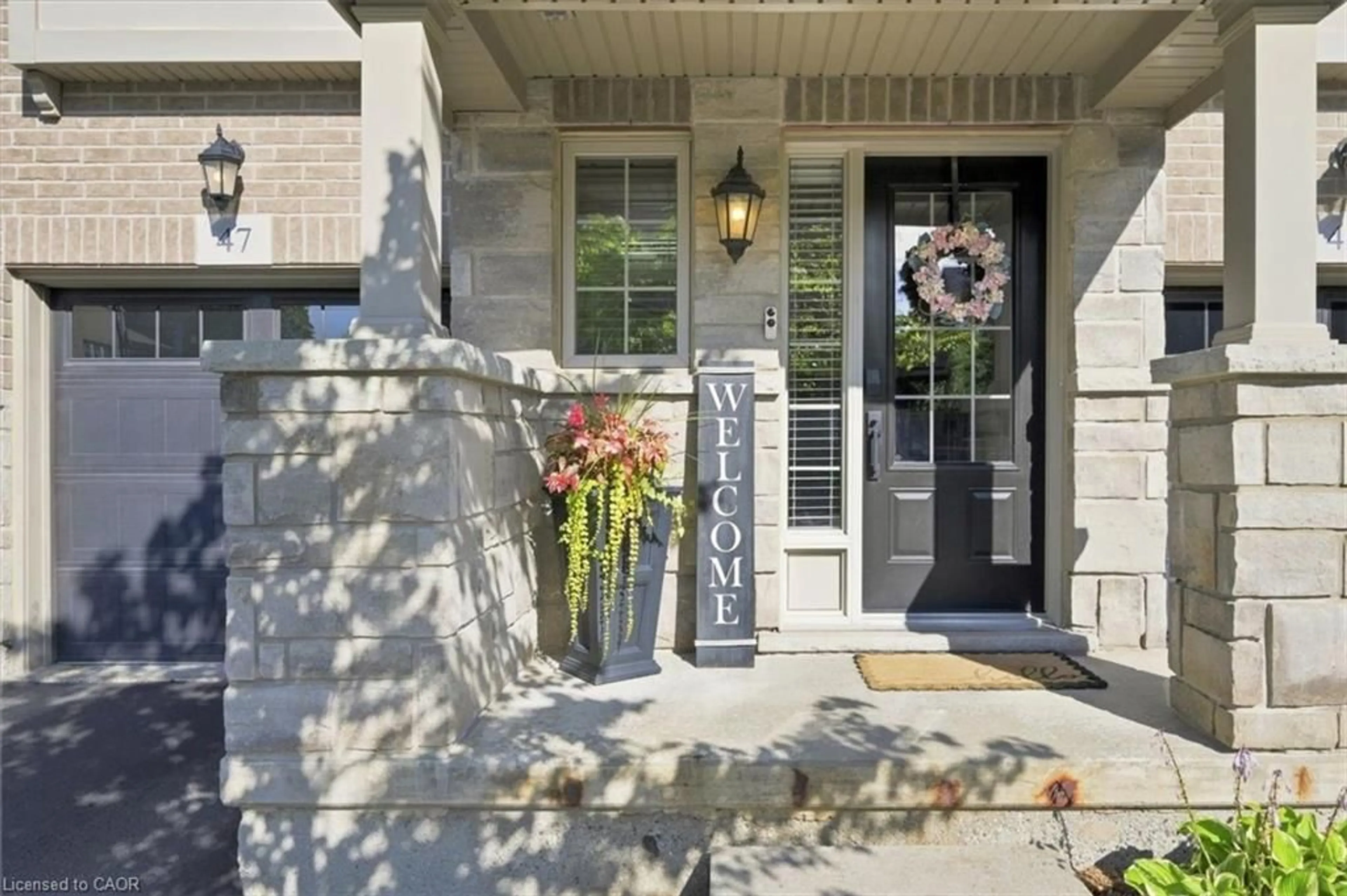 Indoor entryway for 215 Dundas St #47, Waterdown Ontario L8B 0X1