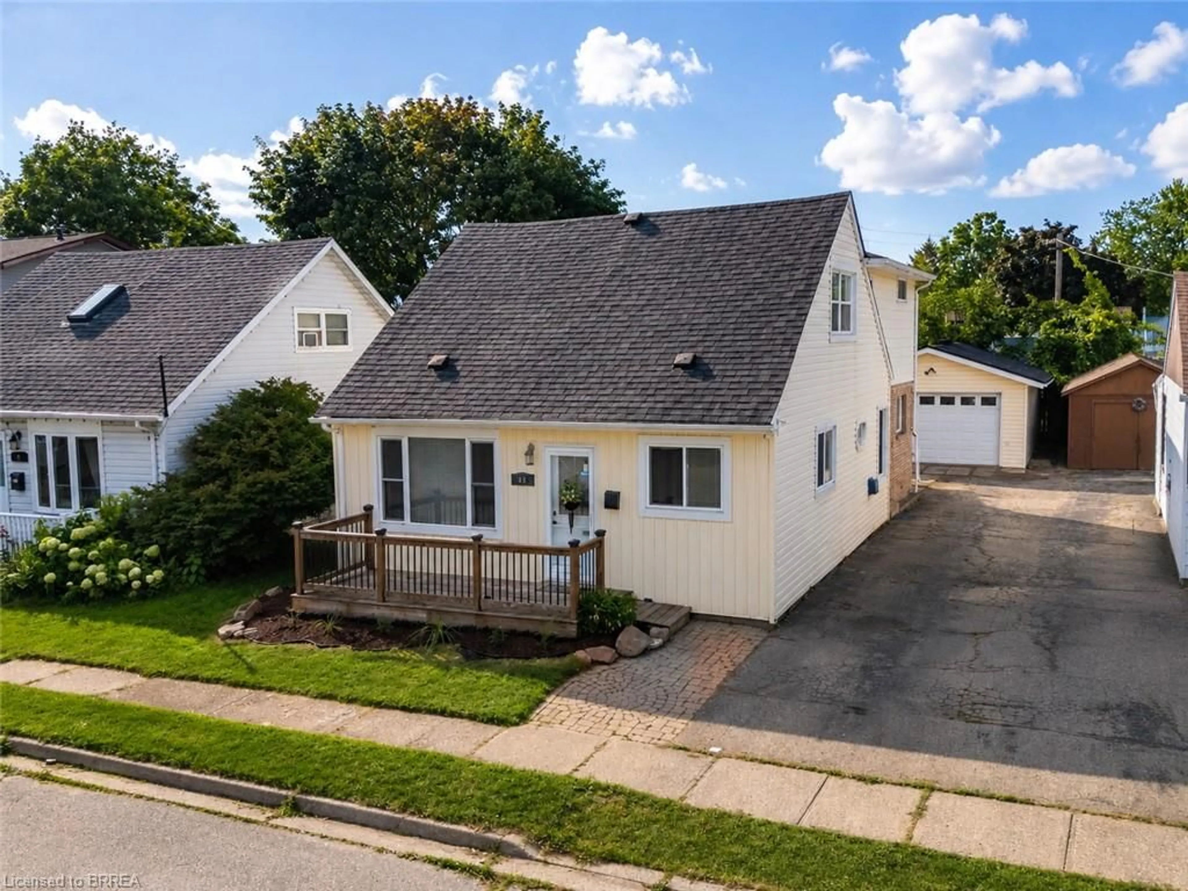 A pic from outside/outdoor area/front of a property/back of a property/a pic from drone, street for 49 Seventh Ave, Brantford Ontario N3S 1B3