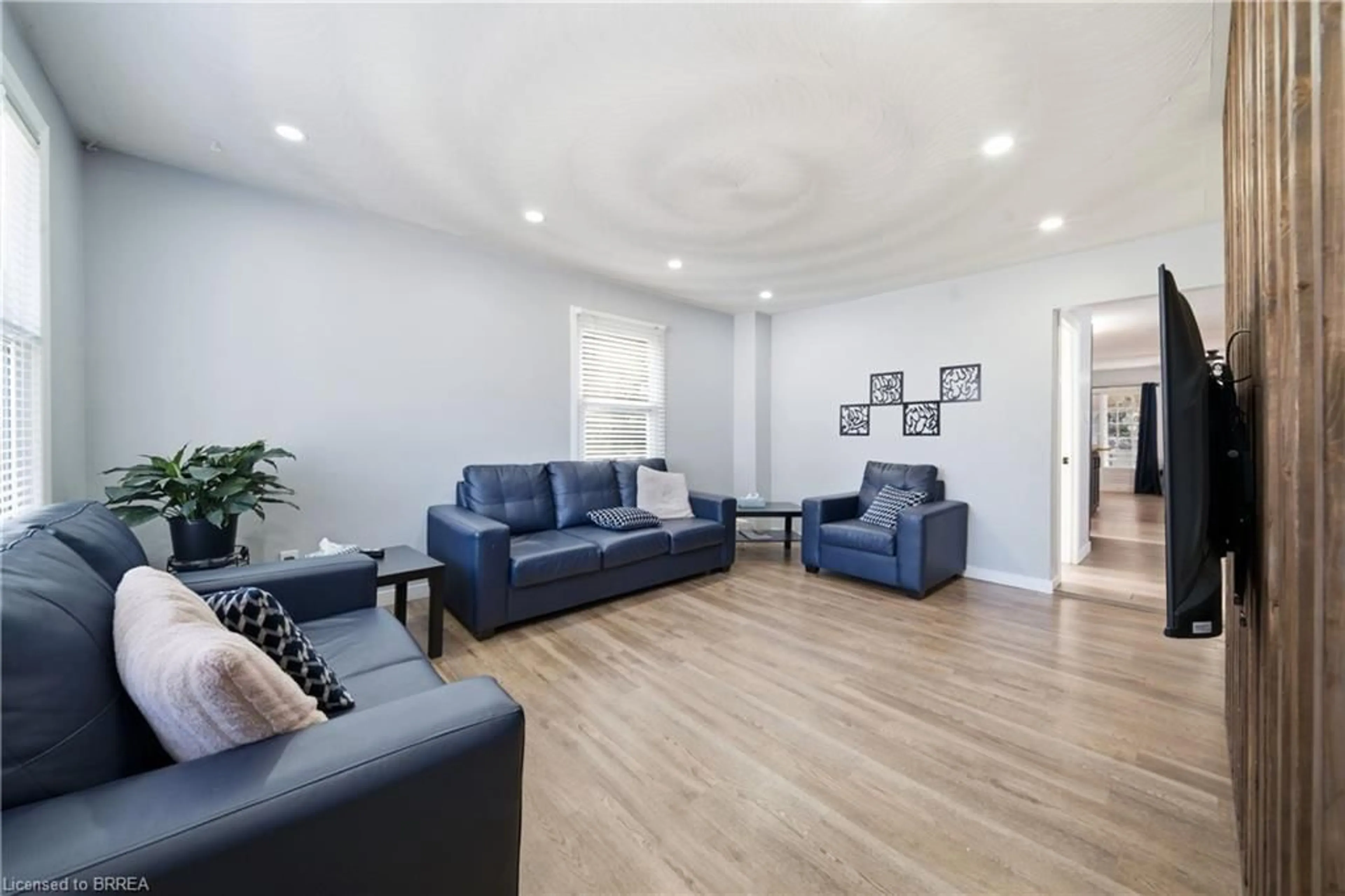 Living room with furniture, wood/laminate floor for 49 Seventh Ave, Brantford Ontario N3S 1B3