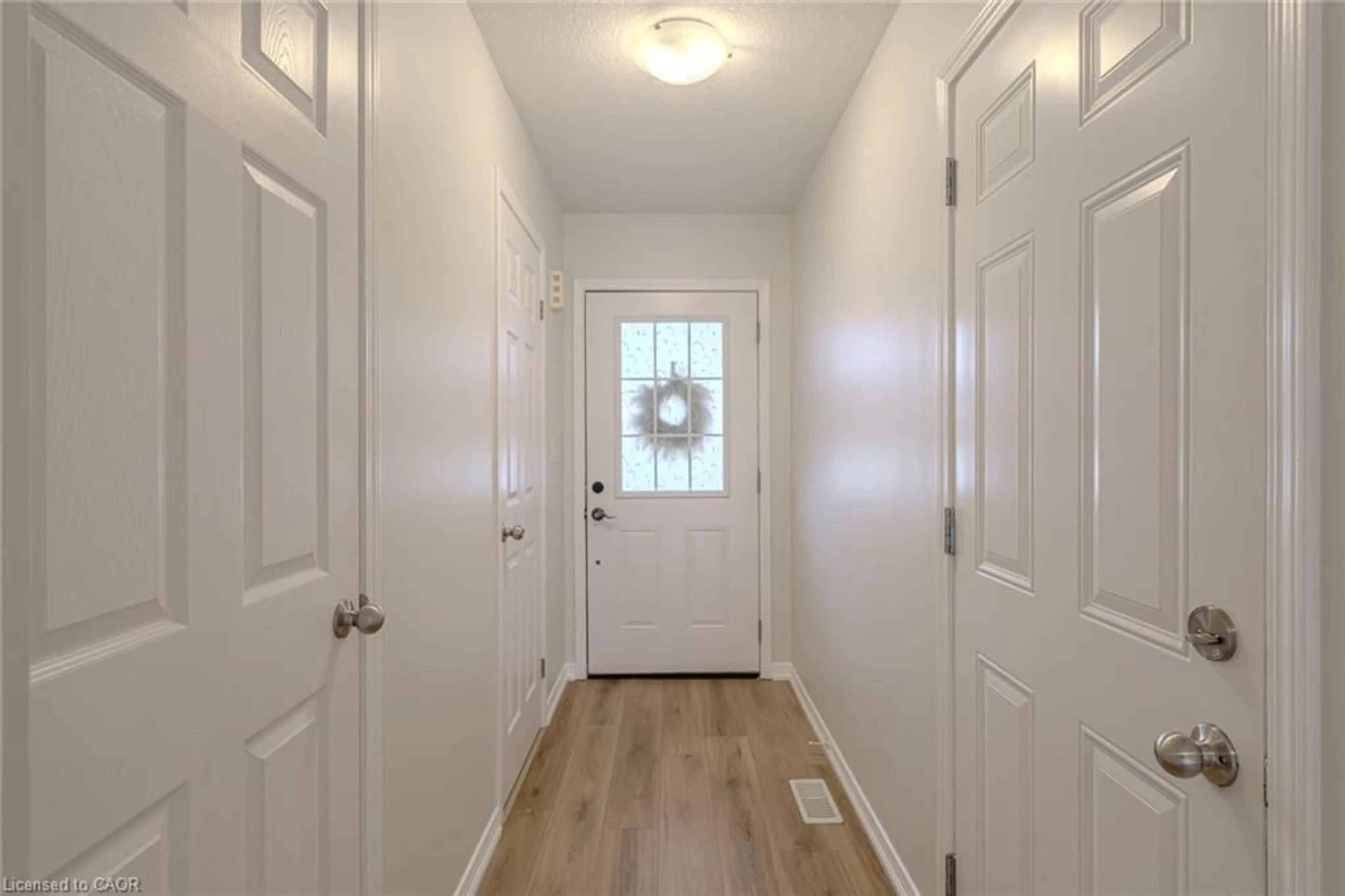 Indoor entryway for 8 Basswood Rd, Simcoe Ontario N3Y 0E1