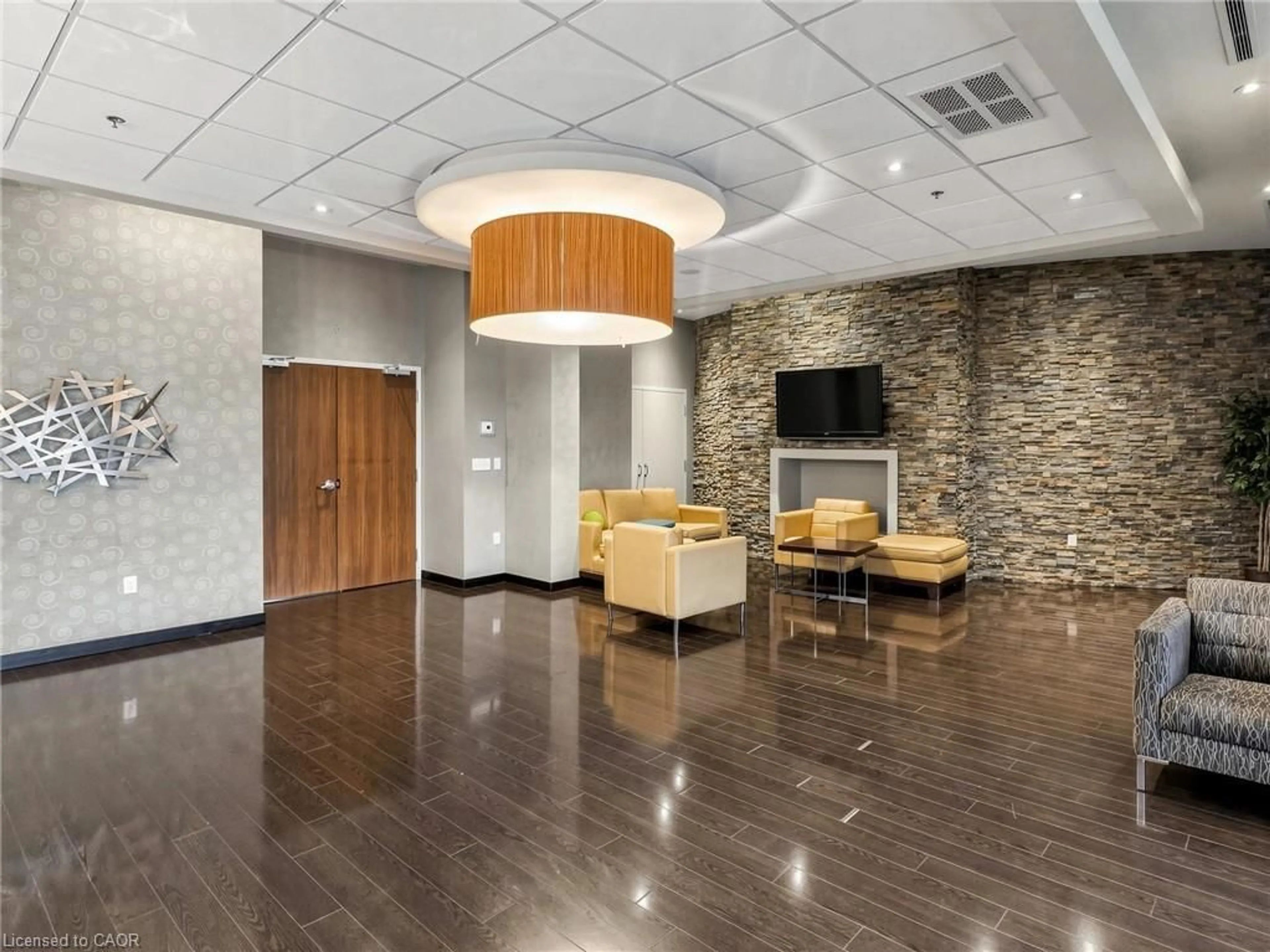 Lobby for 215 Queen St #225, Brampton Ontario L6W 0A9