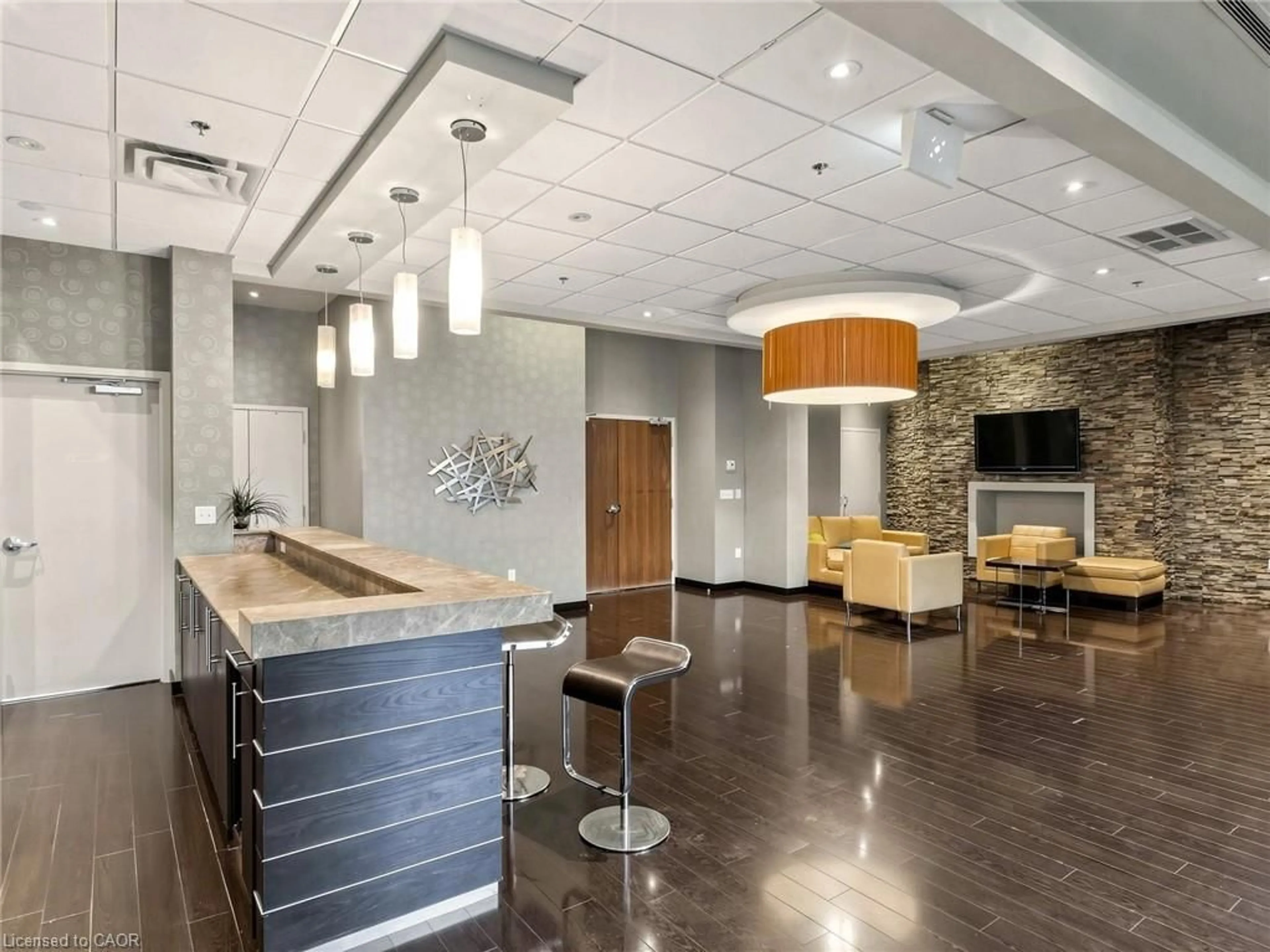 Lobby for 215 Queen St #225, Brampton Ontario L6W 0A9