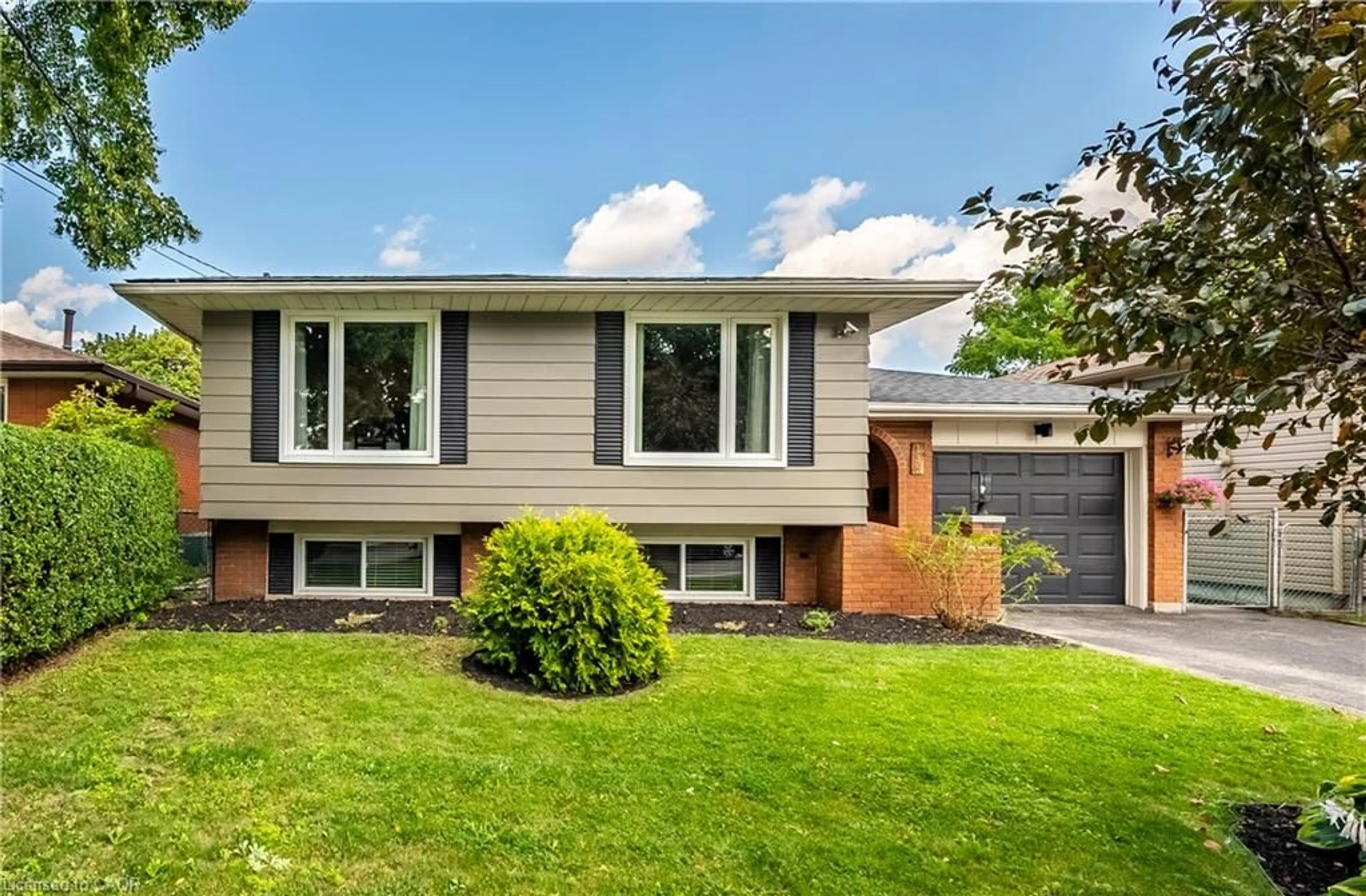 Home with brick exterior material, street for 118 Tyrone Dr, Hamilton Ontario L9C 2N1