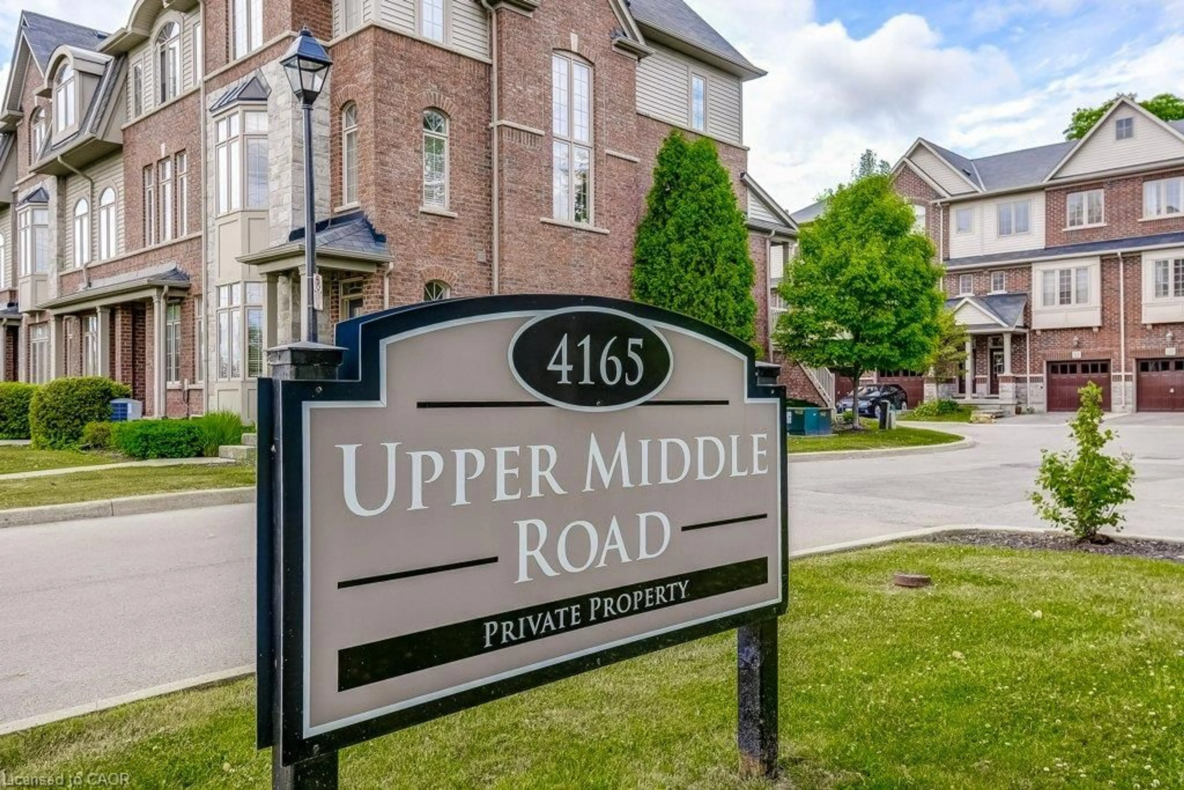 Indoor foyer for 4165 Upper Middle Rd #13, Burlington Ontario L7M 0V4