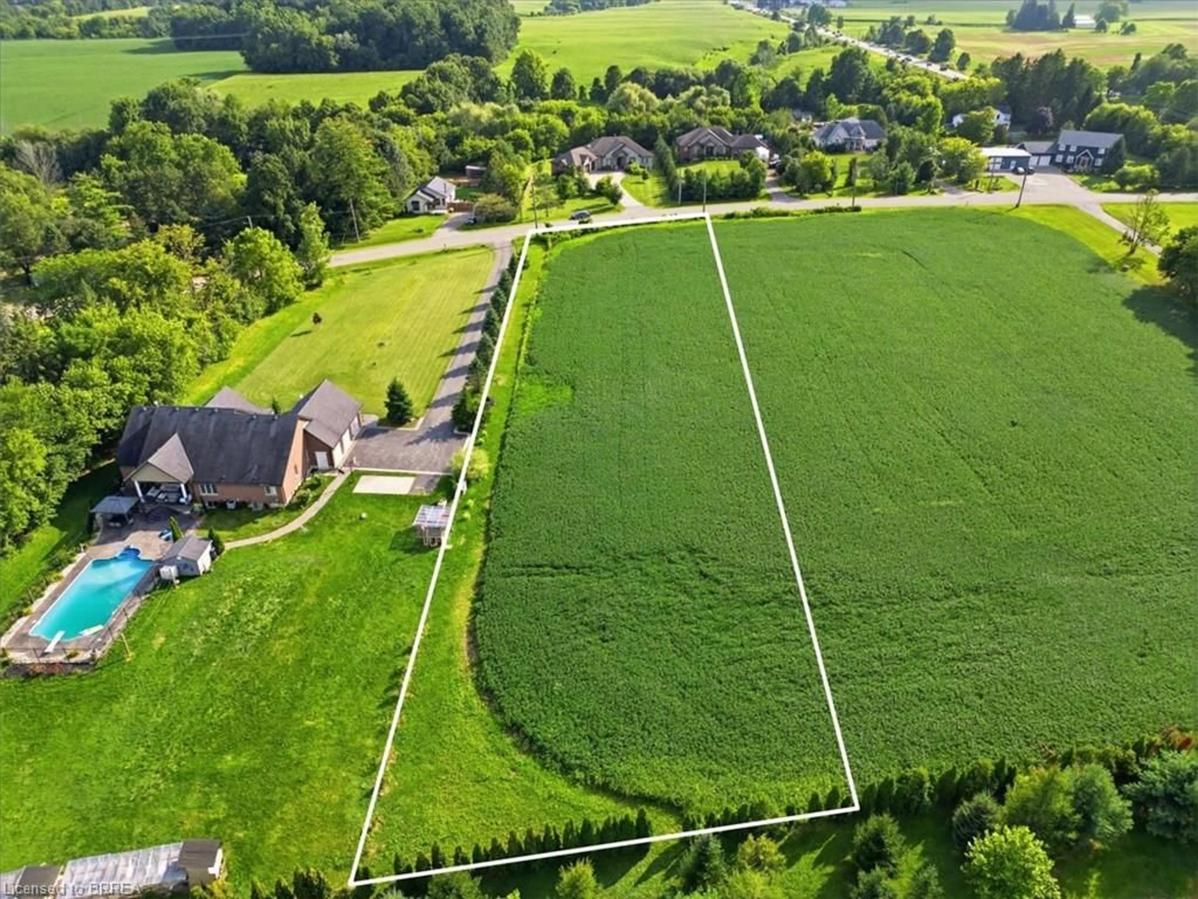 A pic from outside/outdoor area/front of a property/back of a property/a pic from drone, unknown for 8 River Rd, Brantford Ontario N3T 5L6