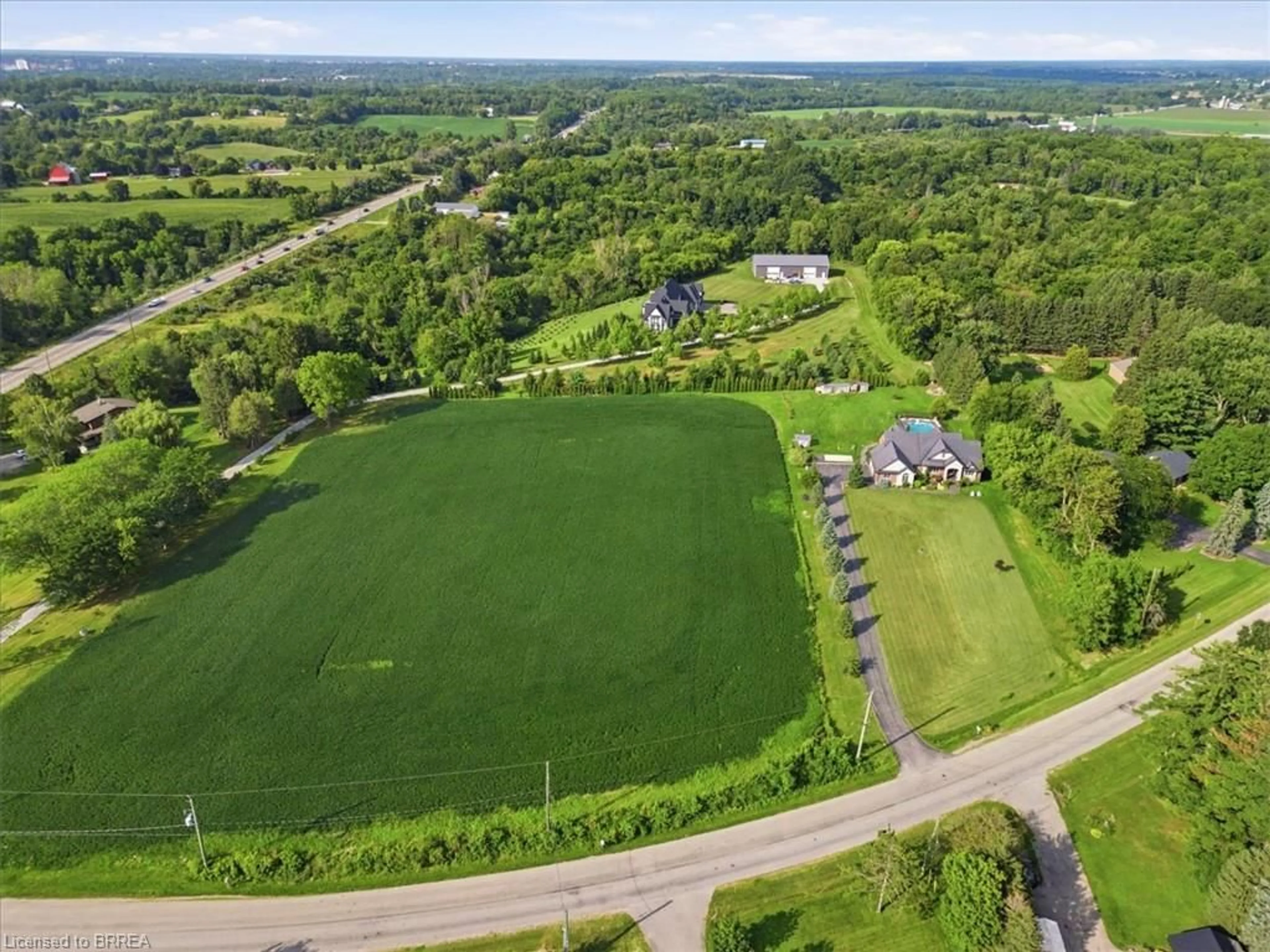 A pic from outside/outdoor area/front of a property/back of a property/a pic from drone, unknown for 8 River Rd, Brantford Ontario N3T 5L6