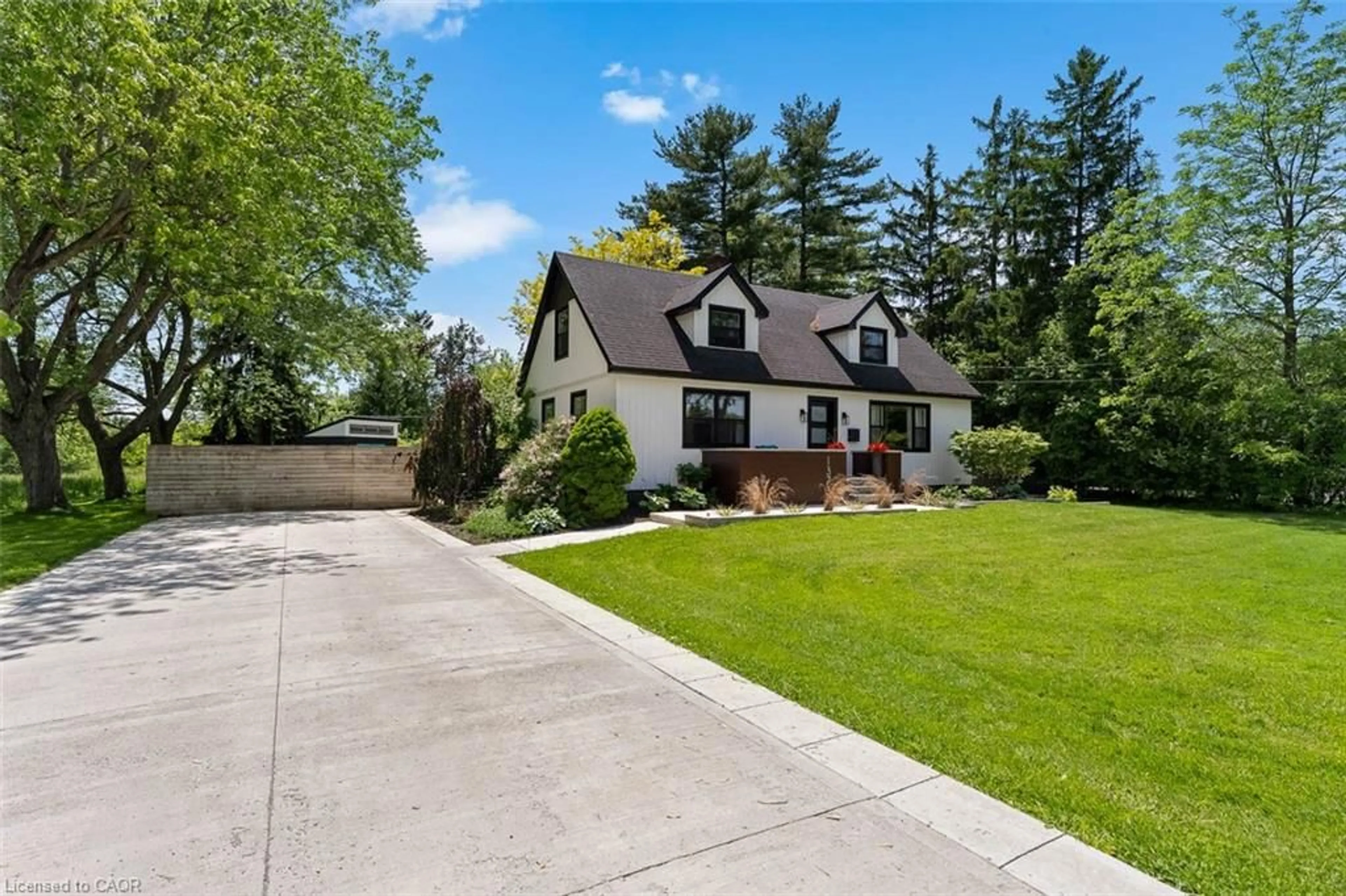 A pic from outside/outdoor area/front of a property/back of a property/a pic from drone, street for 1373 Orchard Ave, Fort Erie Ontario L2A 3E5
