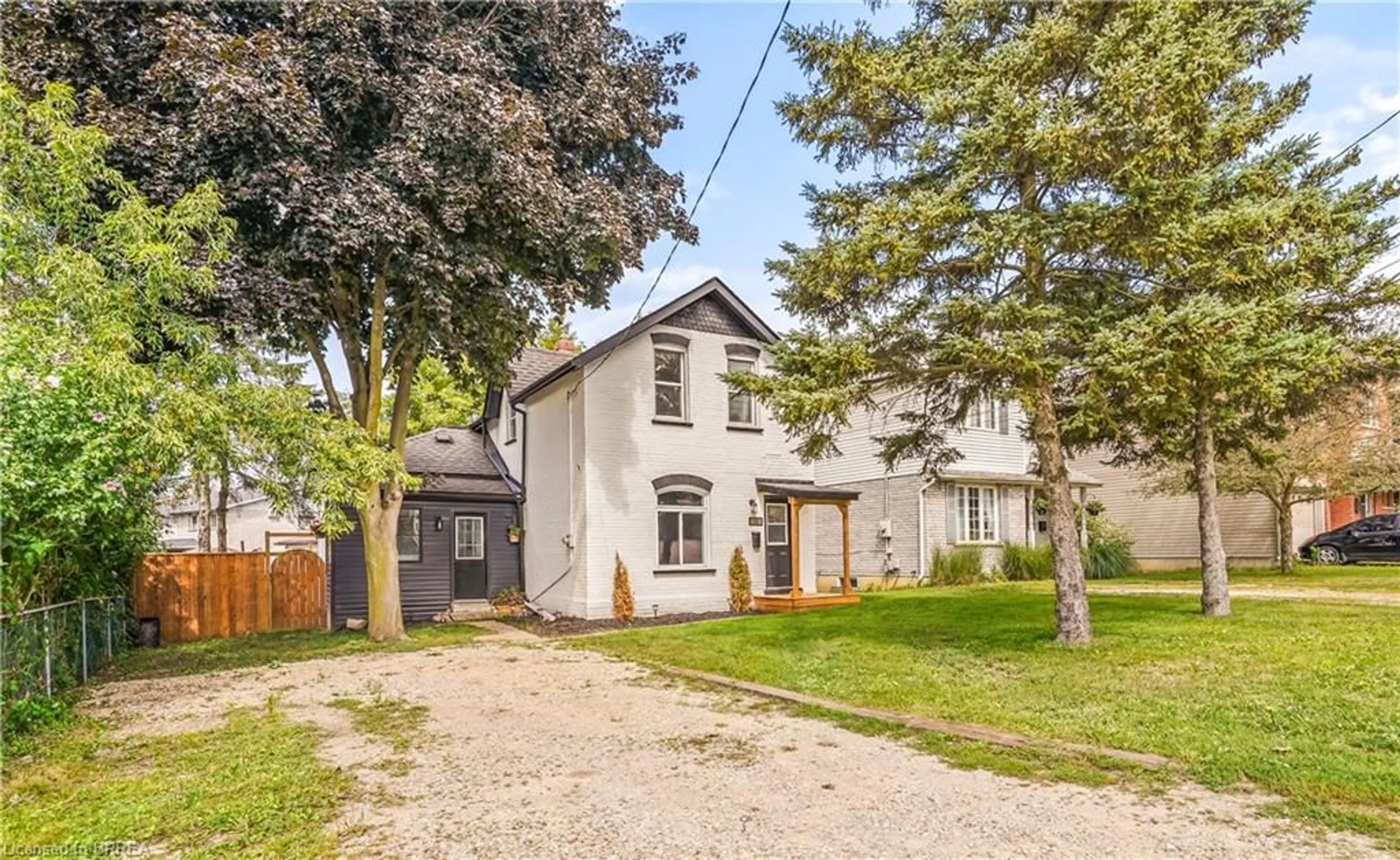 A pic from outside/outdoor area/front of a property/back of a property/a pic from drone, street for 150 Stanley St, Brantford Ontario N3S 6N3