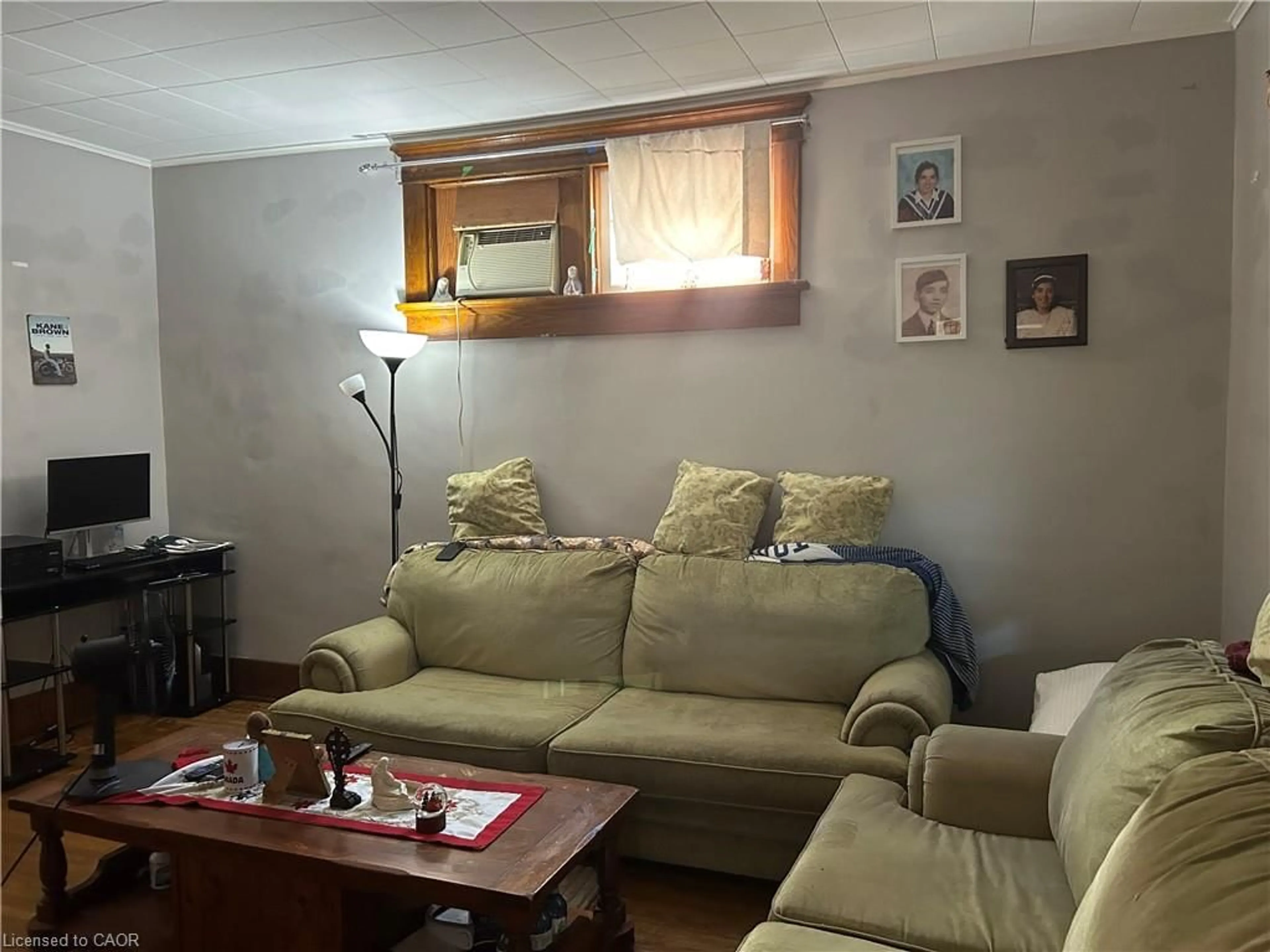 Living room with furniture, unknown for 102 Stanley St, Simcoe Ontario N3Y 1M4