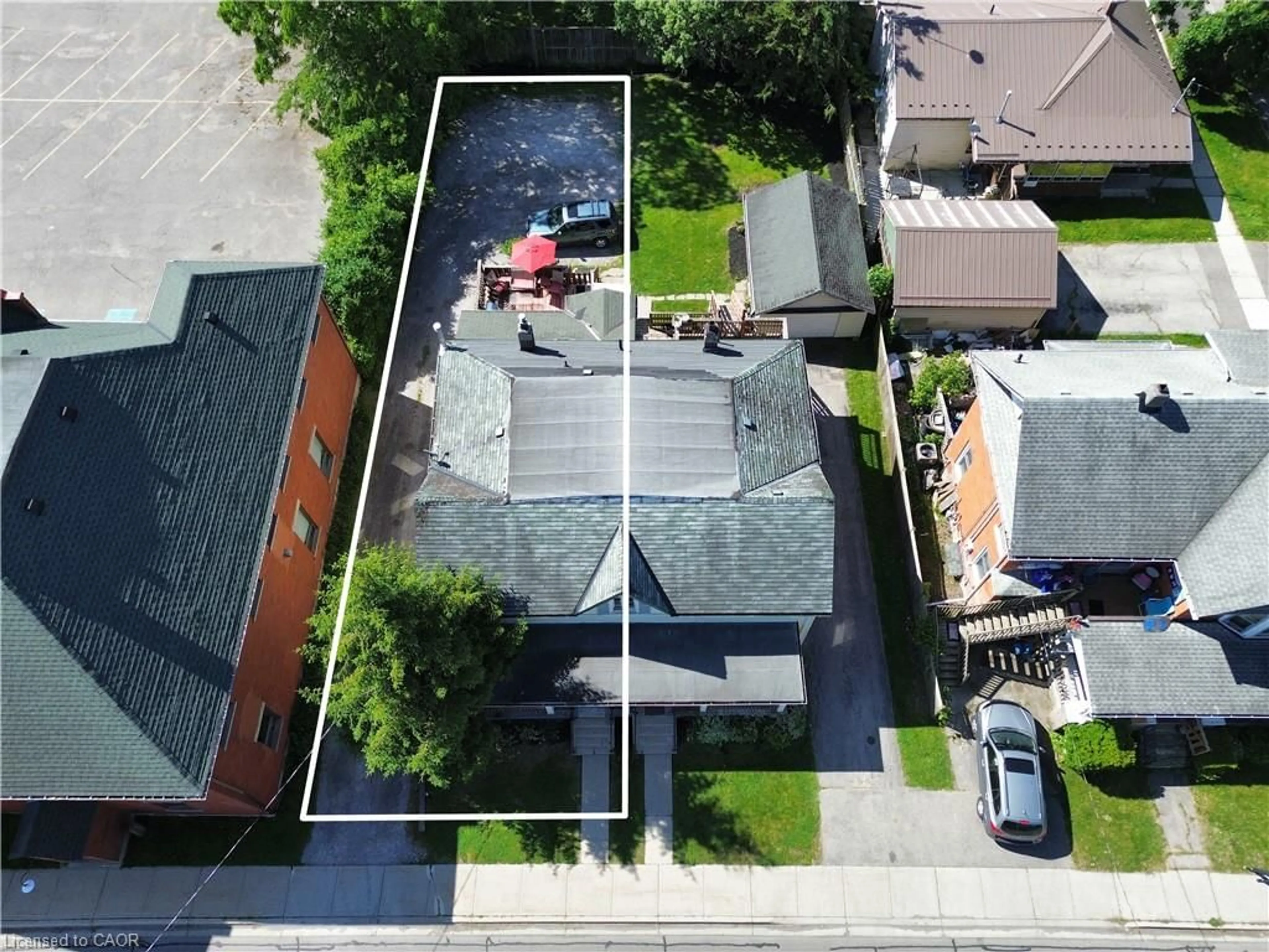 A pic from outside/outdoor area/front of a property/back of a property/a pic from drone, street for 100 Stanley St, Simcoe Ontario N3Y 1M4