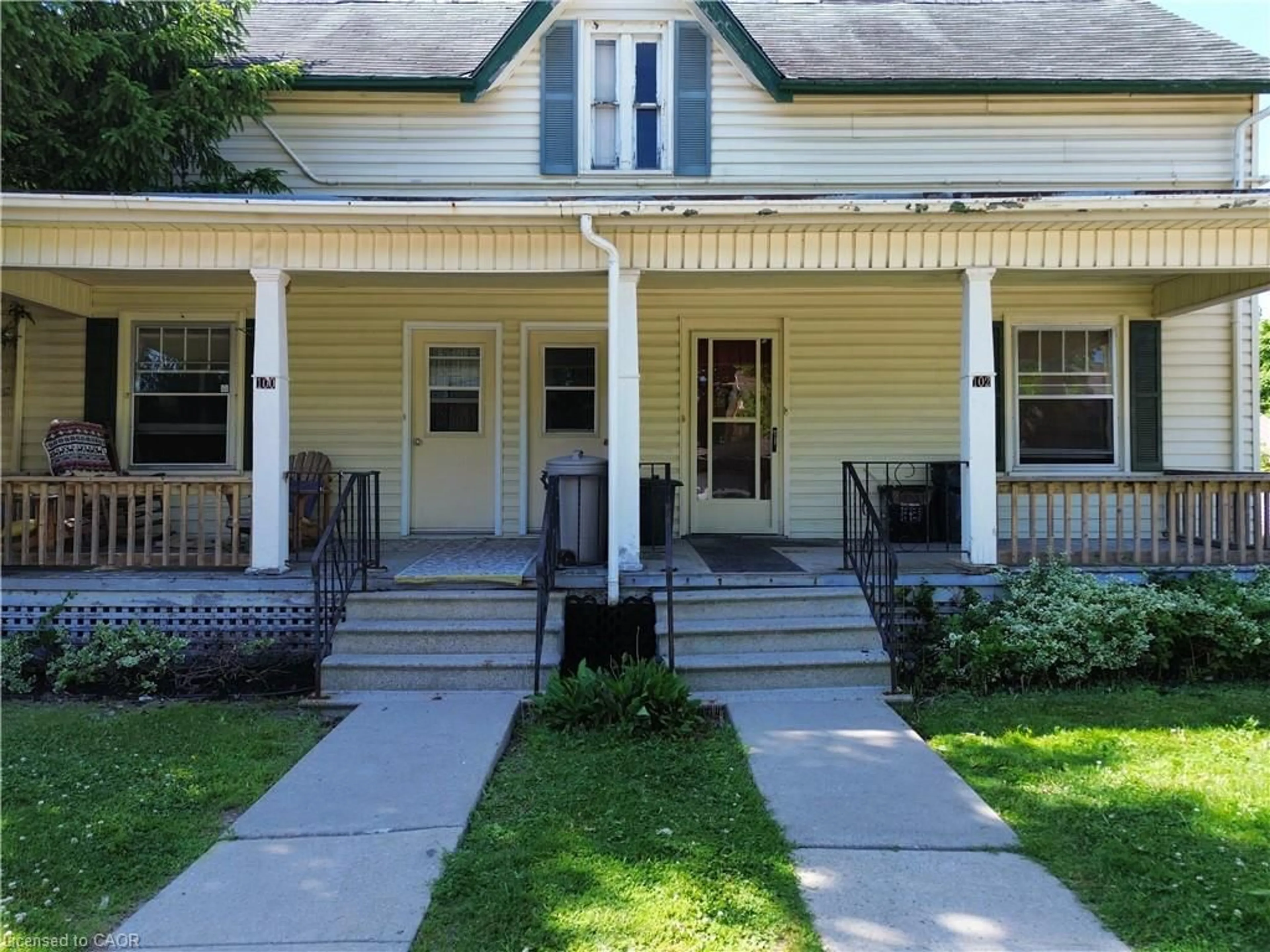 Home with vinyl exterior material, street for 100 - 102 Stanley St, Simcoe Ontario N3Y 1M4
