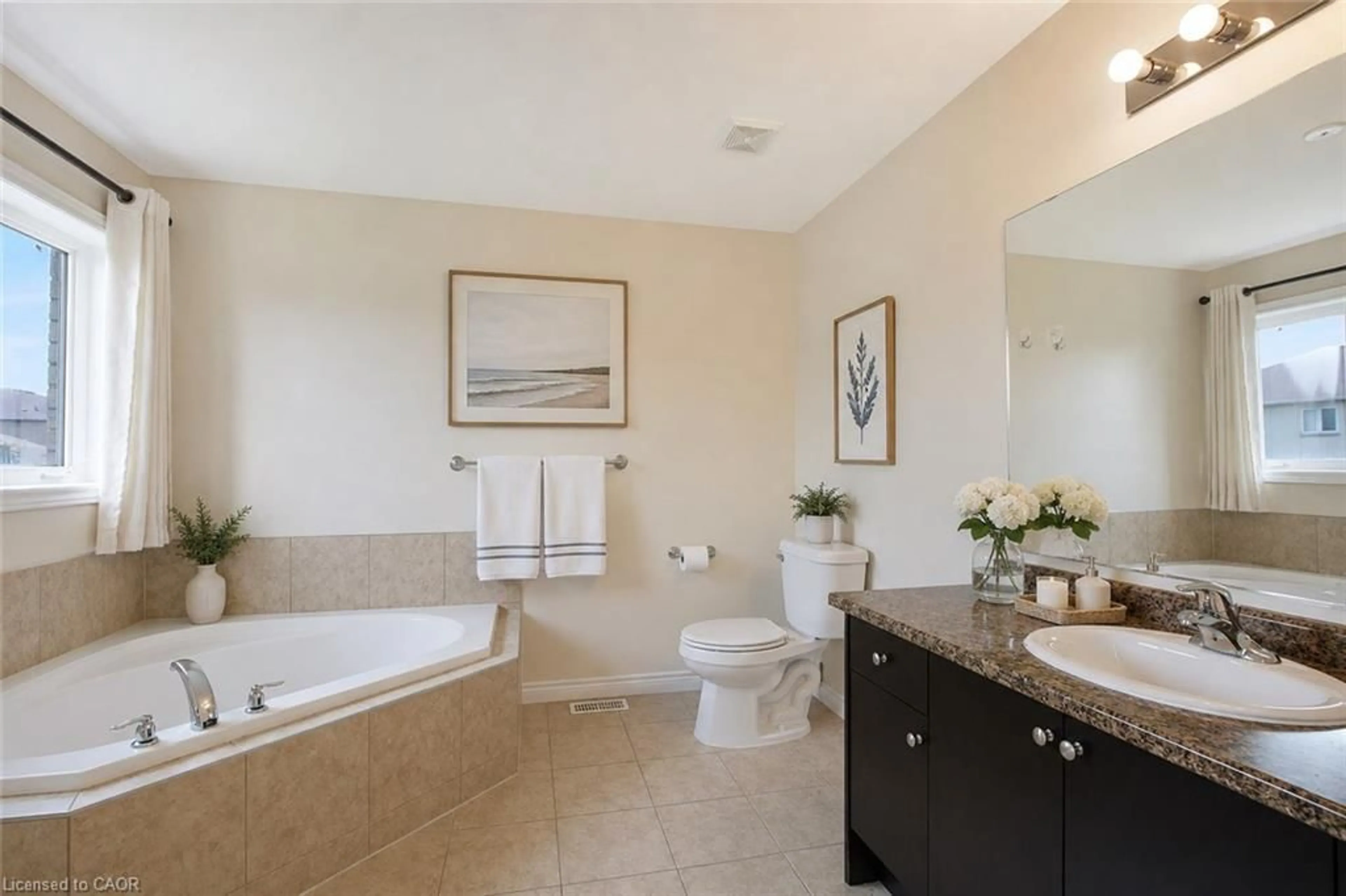 Standard bathroom, ceramic/tile floor for 34 House Lane, Ancaster Ontario L9K 0G1