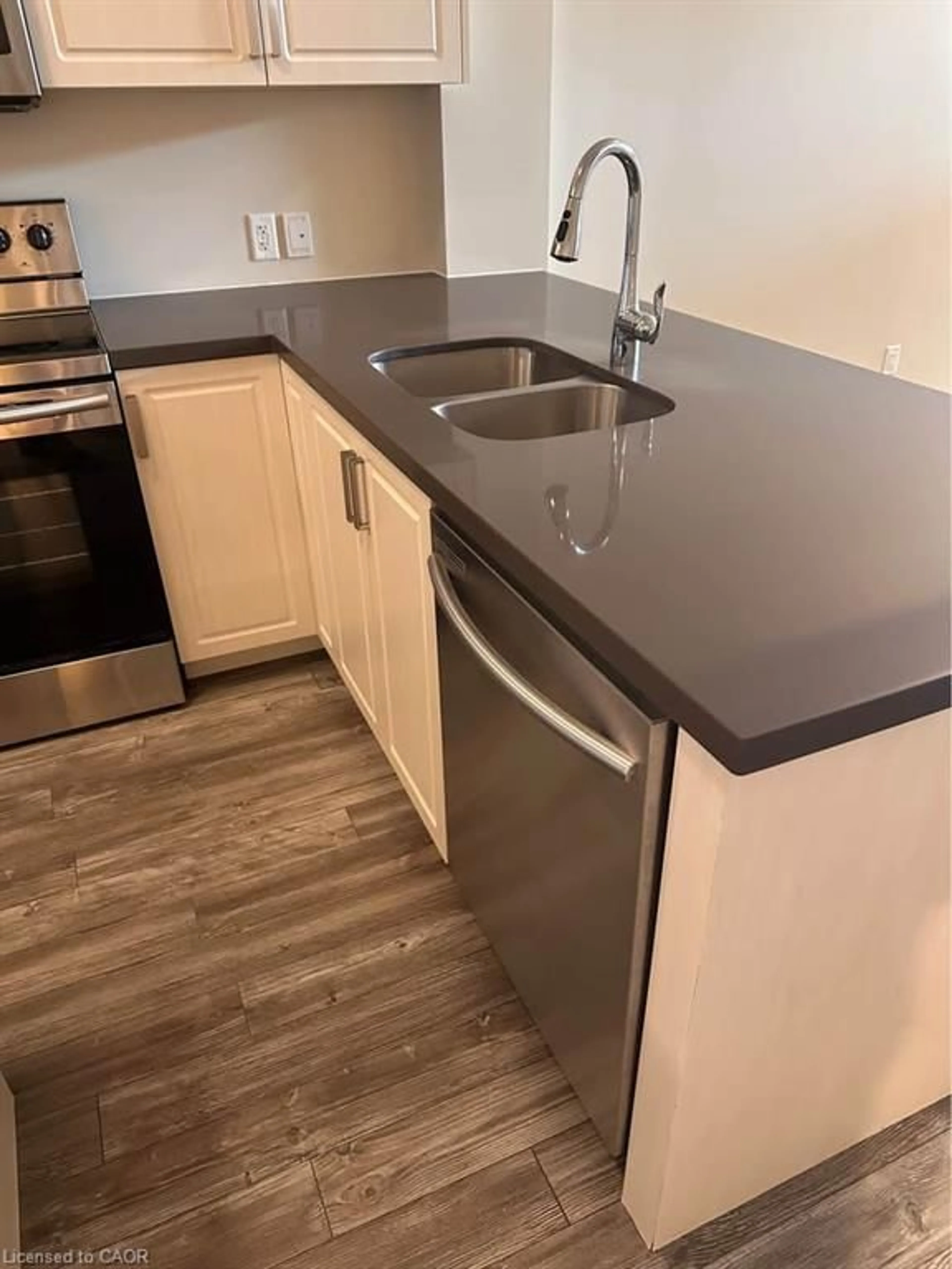 Standard kitchen, unknown for 85 Morrell St #113, Brantford Ontario N3T 4J6