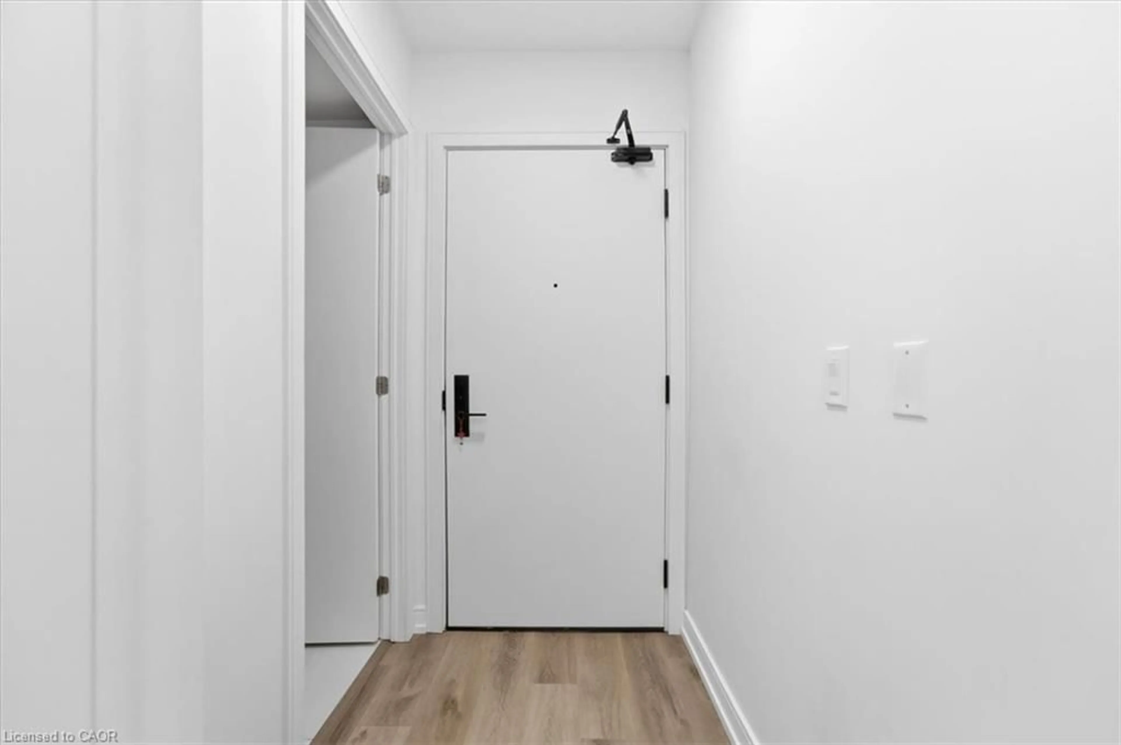 Indoor entryway for 1 Jarvis St #1316, Hamilton Ontario L8R 0A8