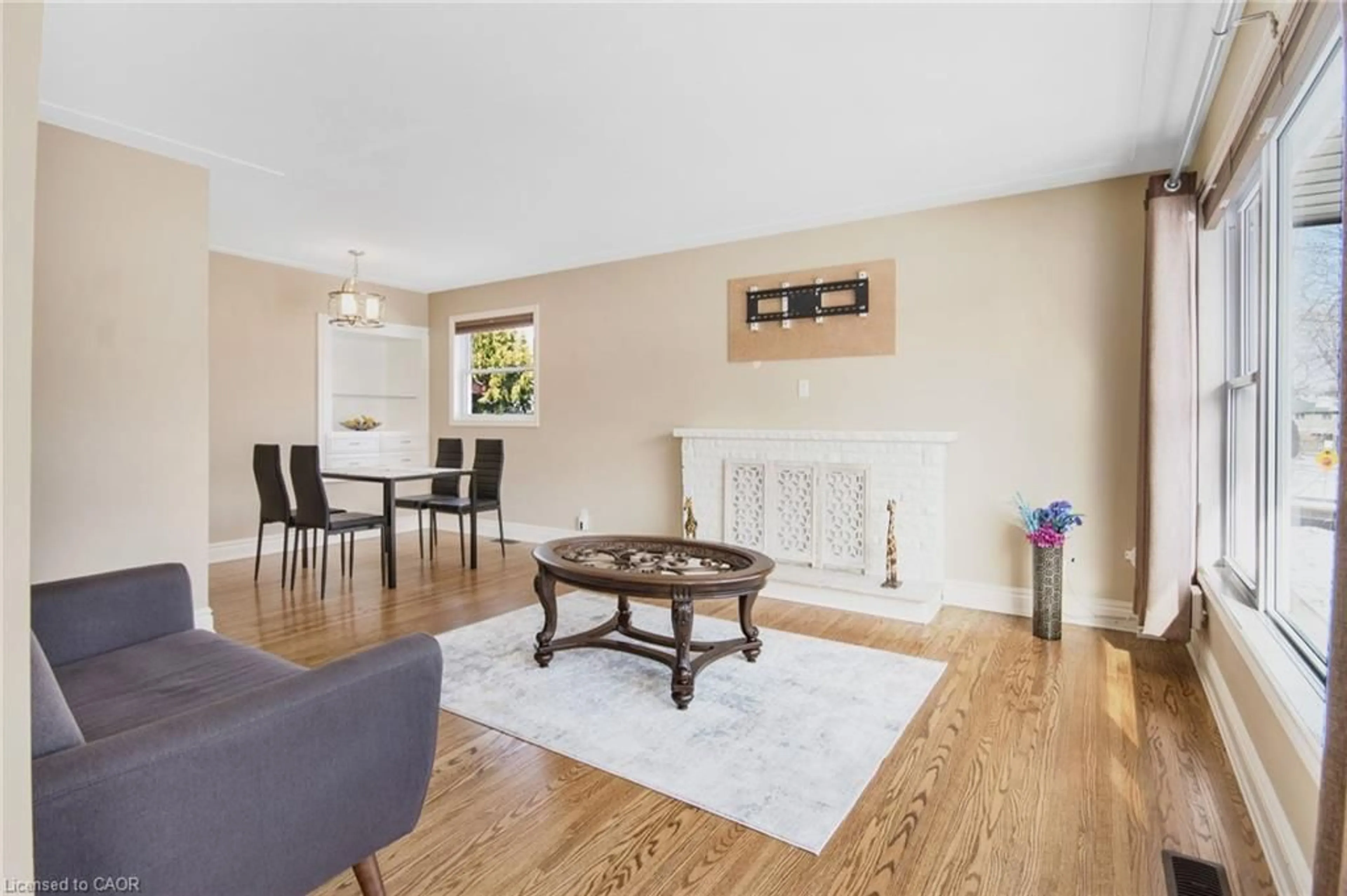 Living room with furniture, wood/laminate floor for 185 Burlington St, London Ontario N5Z 3V9