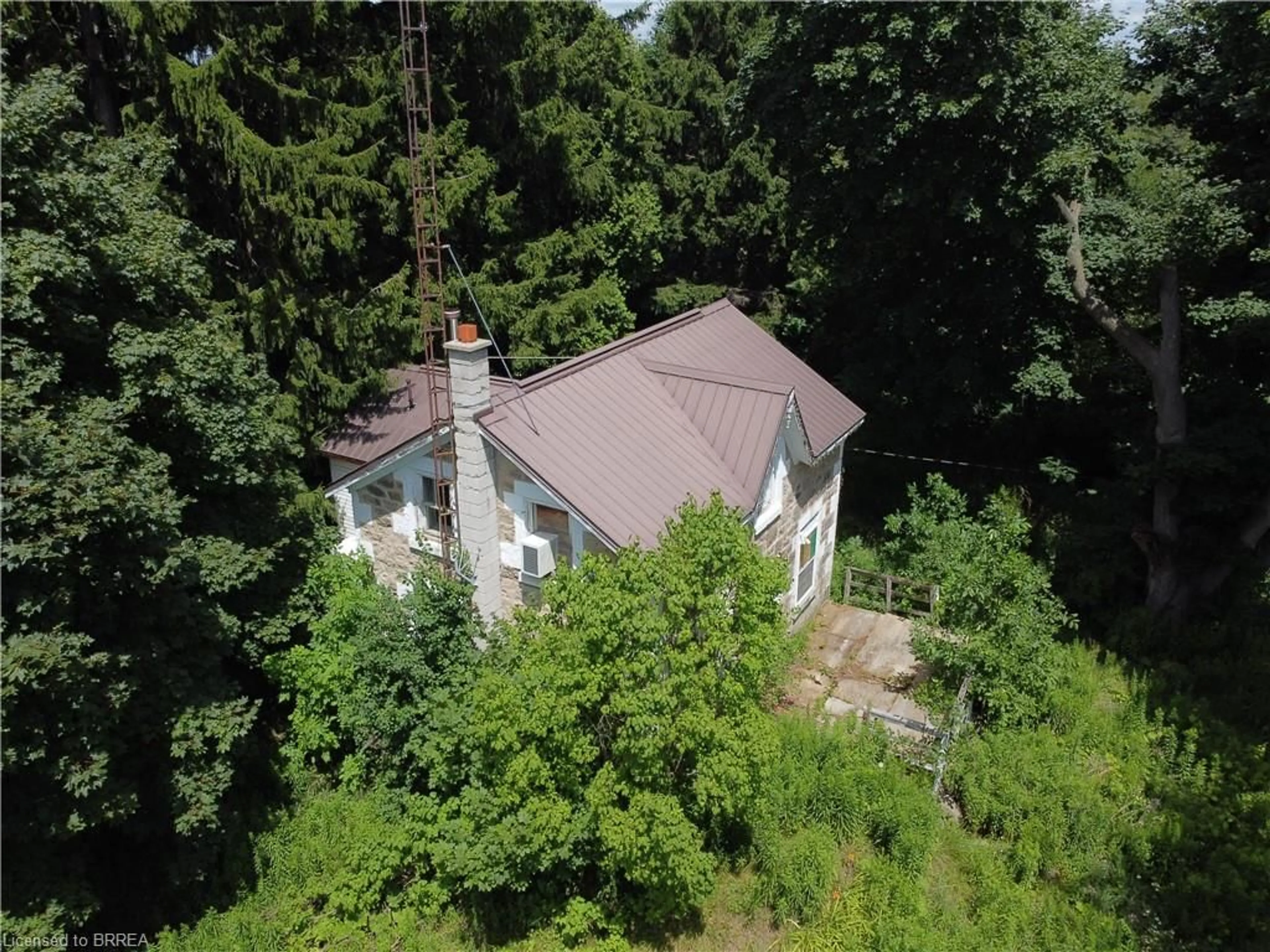 A pic from outside/outdoor area/front of a property/back of a property/a pic from drone, building for 9414 First Line Nassagaweya, Milton Ontario L0P 1J0