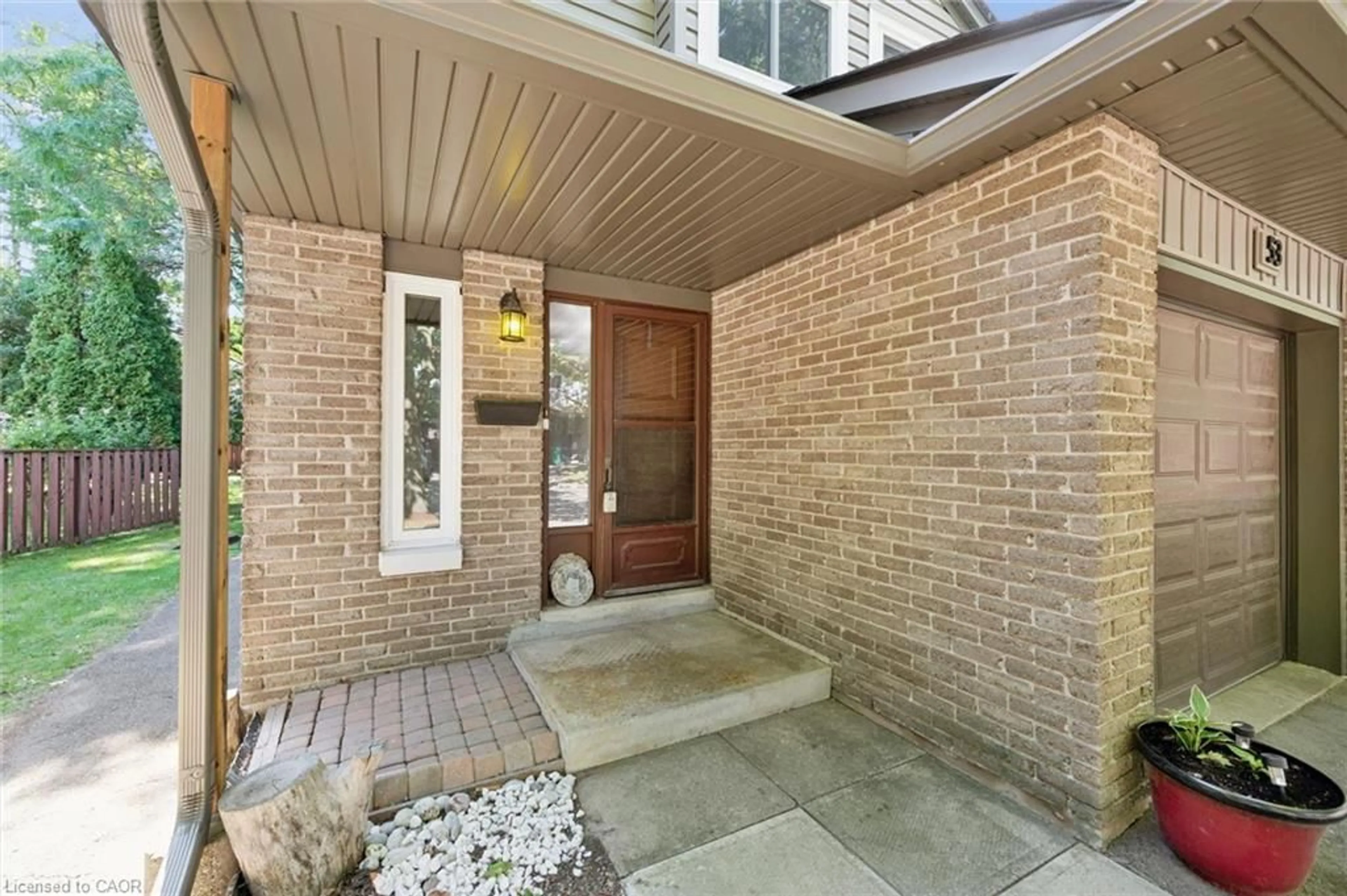 Indoor entryway for 46 Cedarwoods Cres #53, Kitchener Ontario N2C 2L7