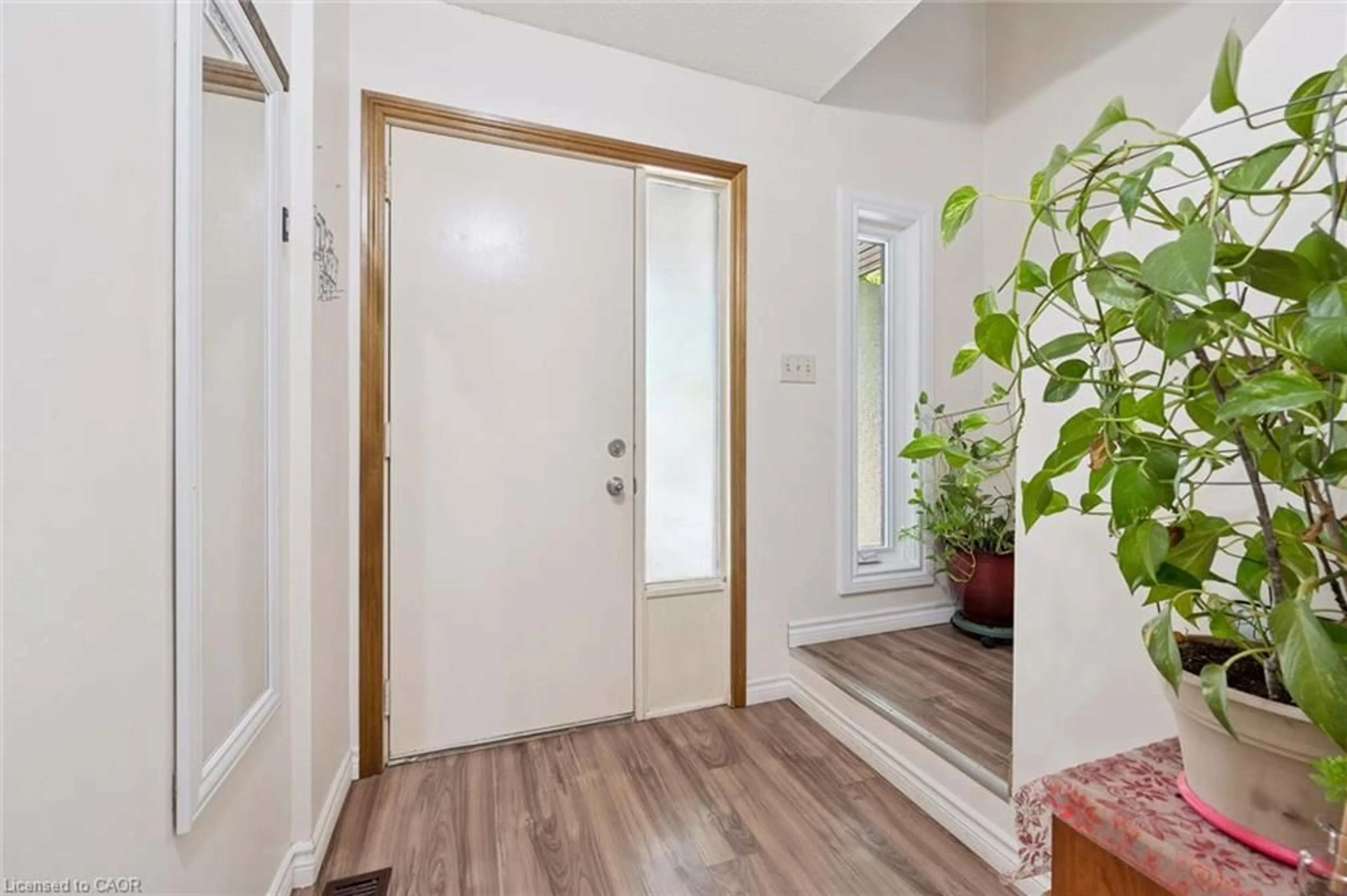 Indoor entryway for 46 Cedarwoods Cres #53, Kitchener Ontario N2C 2L7