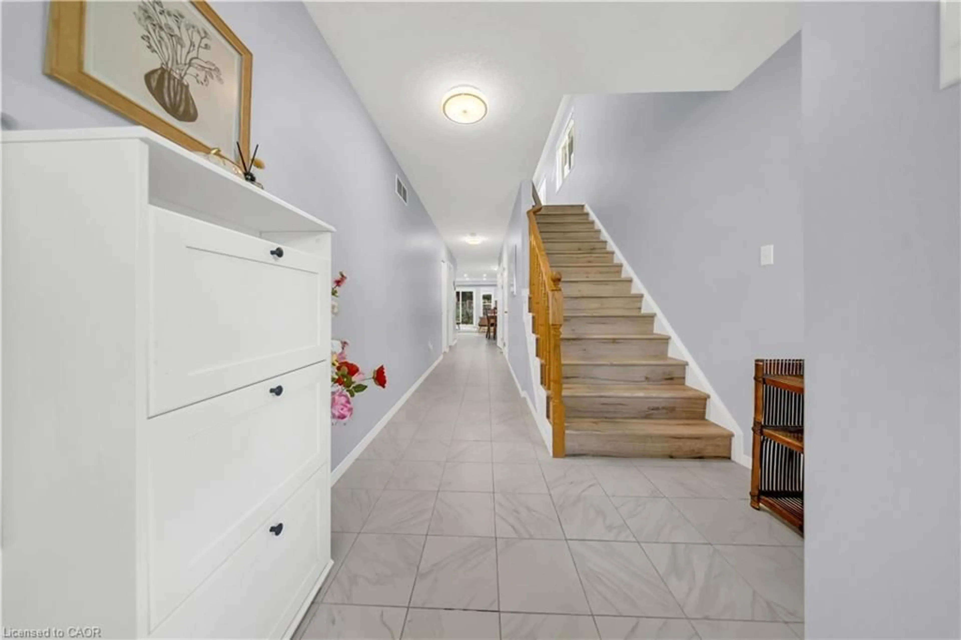 Indoor foyer for 425 Speckled Alder St, Waterloo Ontario N2V 2T5