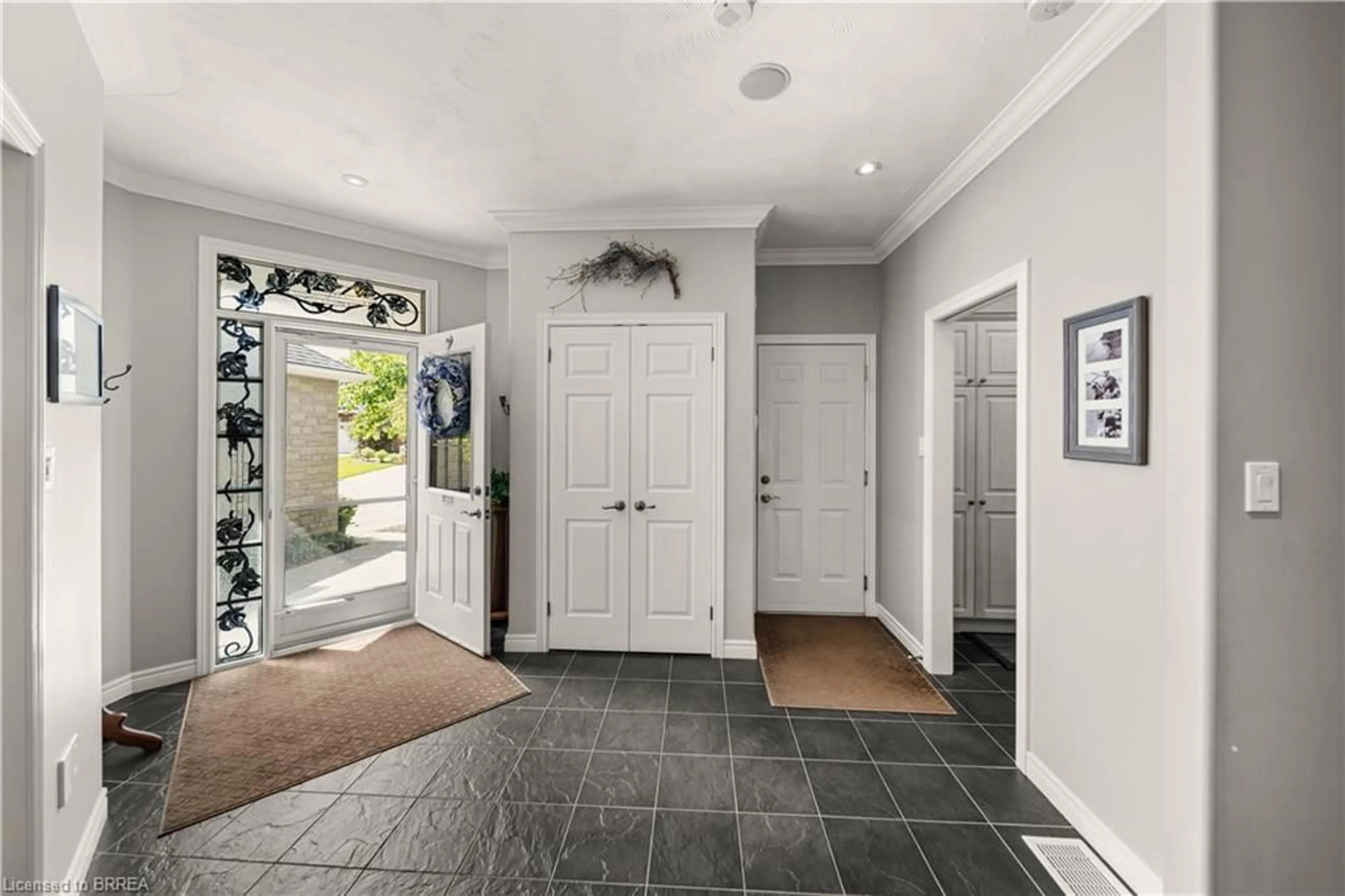Indoor entryway for 115 Glenwood Dr #26, Brantford Ontario N3S 3G8