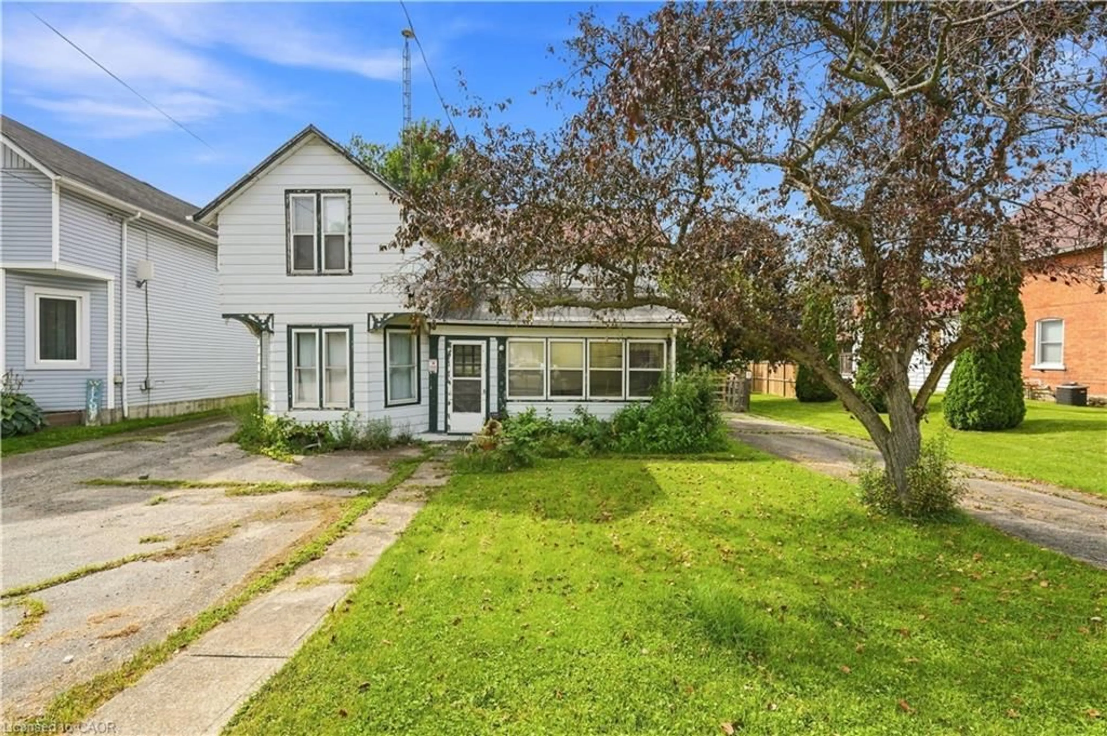 A pic from outside/outdoor area/front of a property/back of a property/a pic from drone, street for 2023 Main St, Haldimand County Ontario N0A 1J0