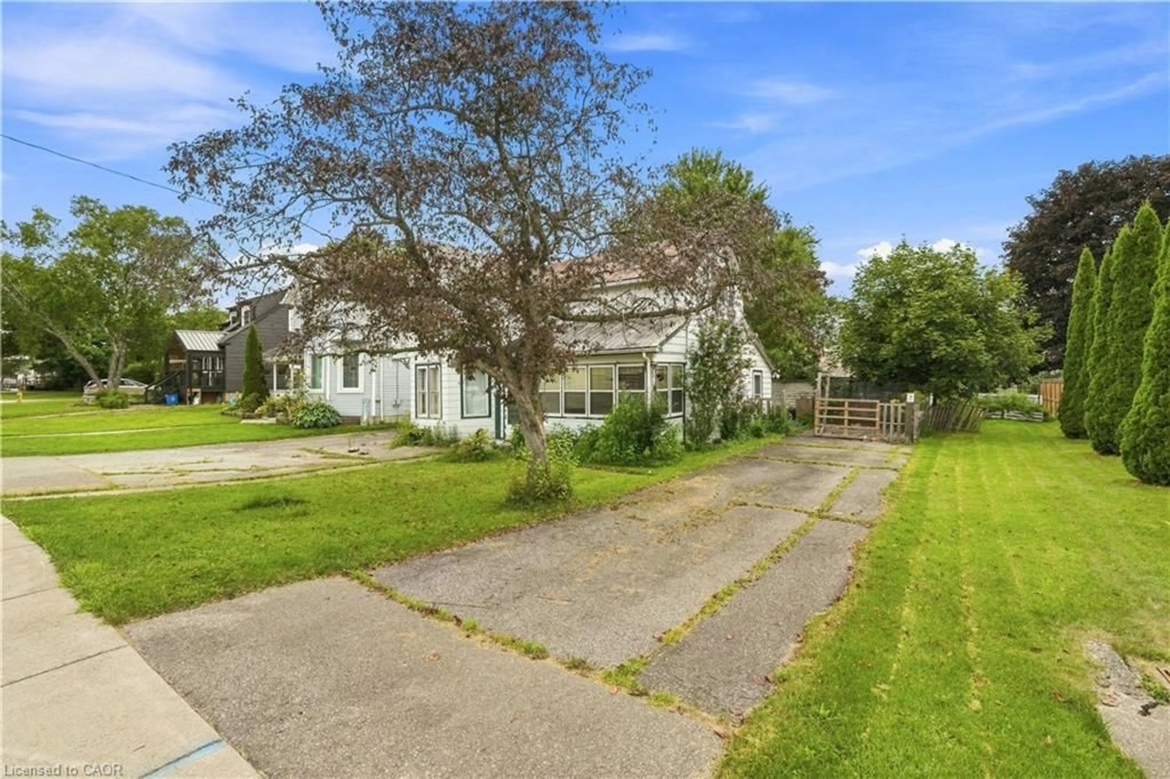 A pic from outside/outdoor area/front of a property/back of a property/a pic from drone, street for 2023 Main St, Haldimand County Ontario N0A 1J0