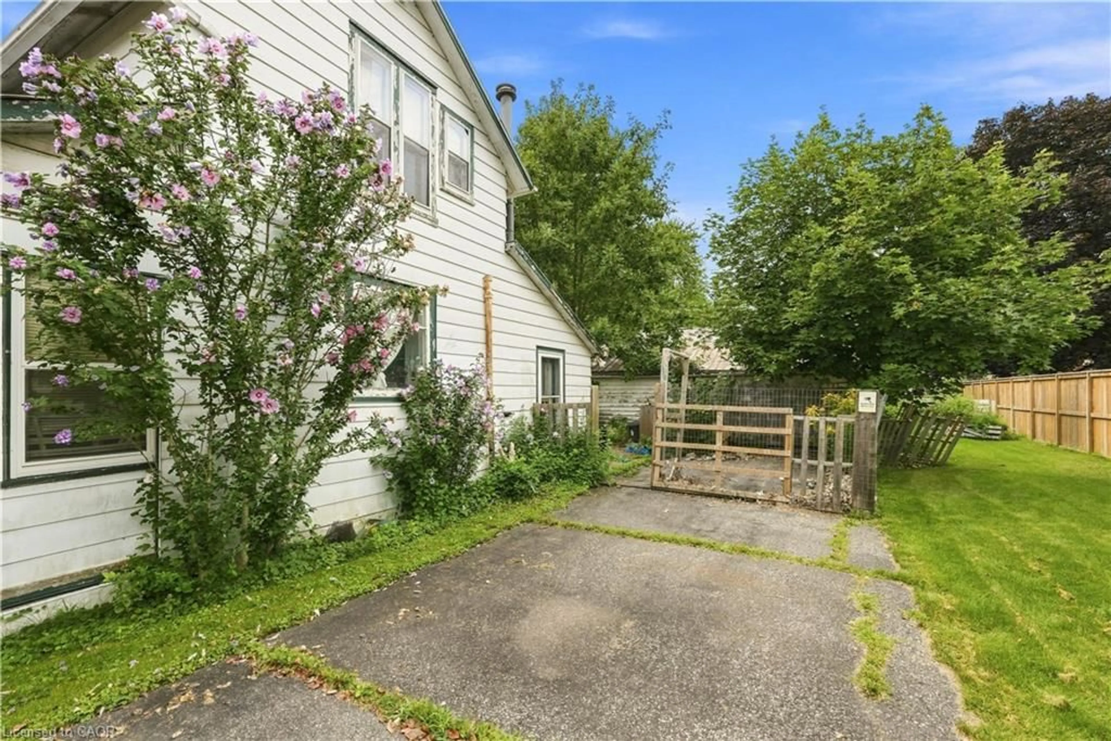 A pic from outside/outdoor area/front of a property/back of a property/a pic from drone, street for 2023 Main St, Haldimand County Ontario N0A 1J0