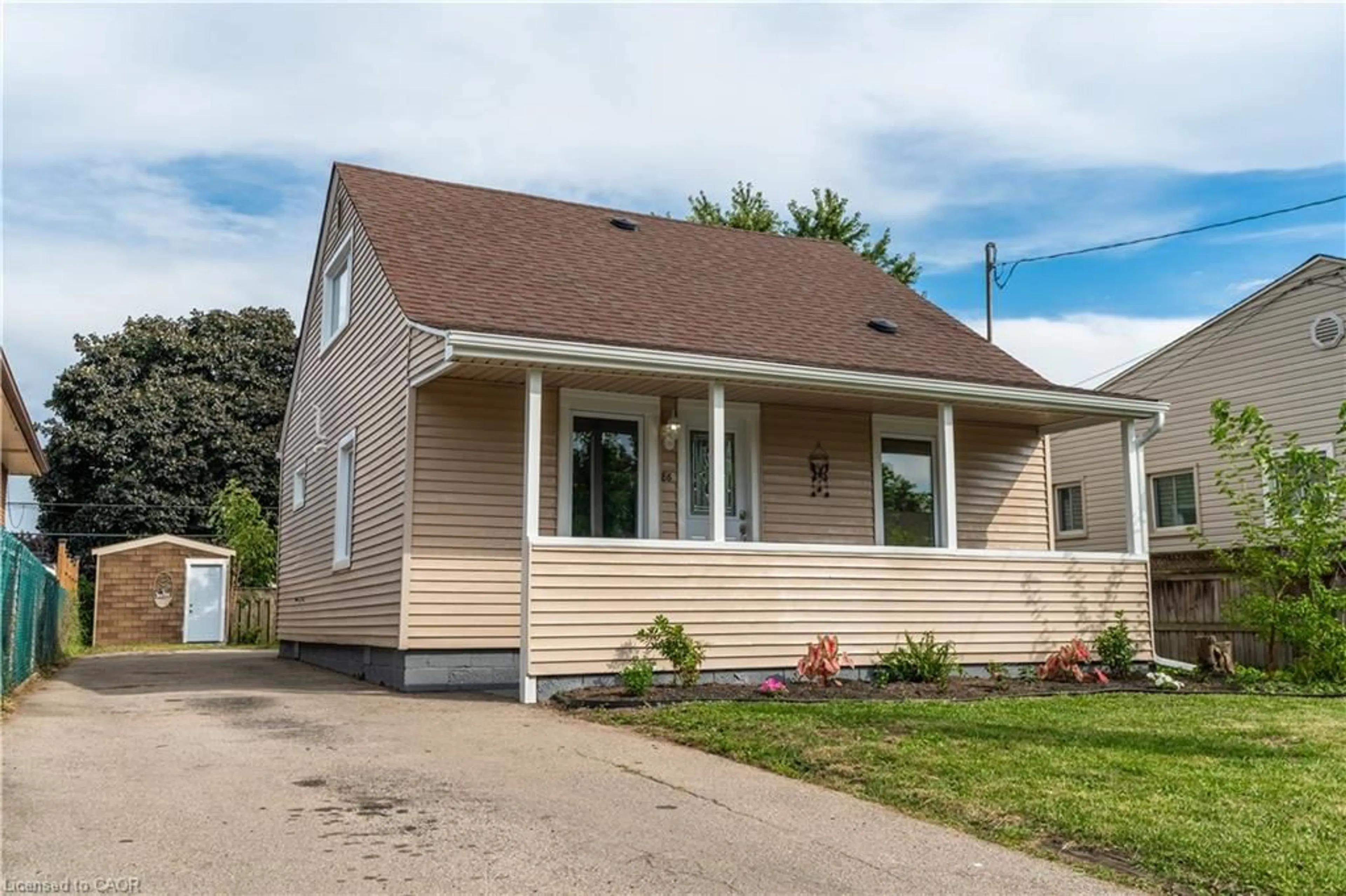 Home with vinyl exterior material, street for 88 Ivon Ave, Hamilton Ontario L8H 5S6