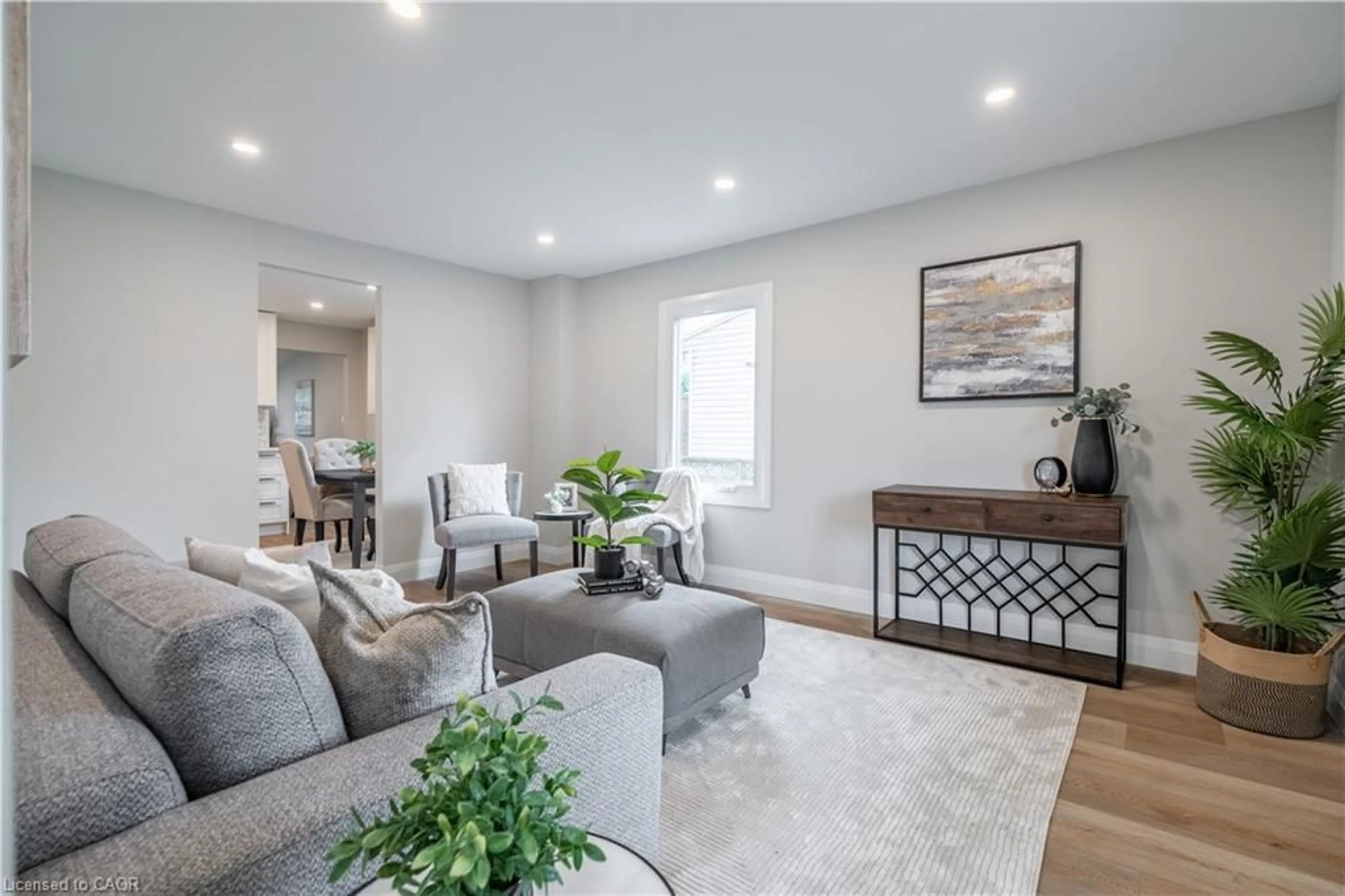 Living room with furniture, unknown for 88 Ivon Ave, Hamilton Ontario L8H 5S6