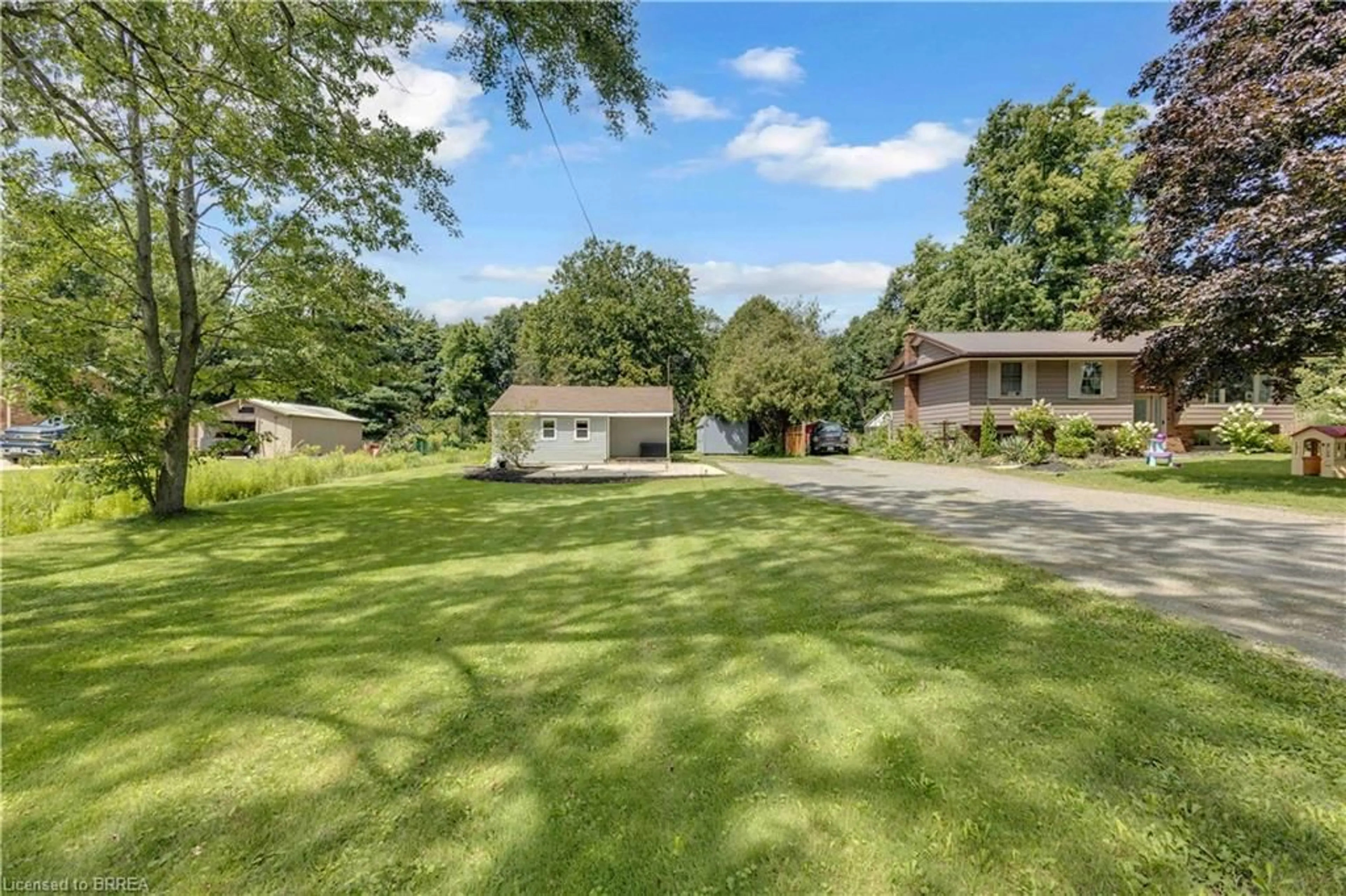 A pic from outside/outdoor area/front of a property/back of a property/a pic from drone, unknown for 995 Mcdowell Rd, Simcoe Ontario N3Y 4J9