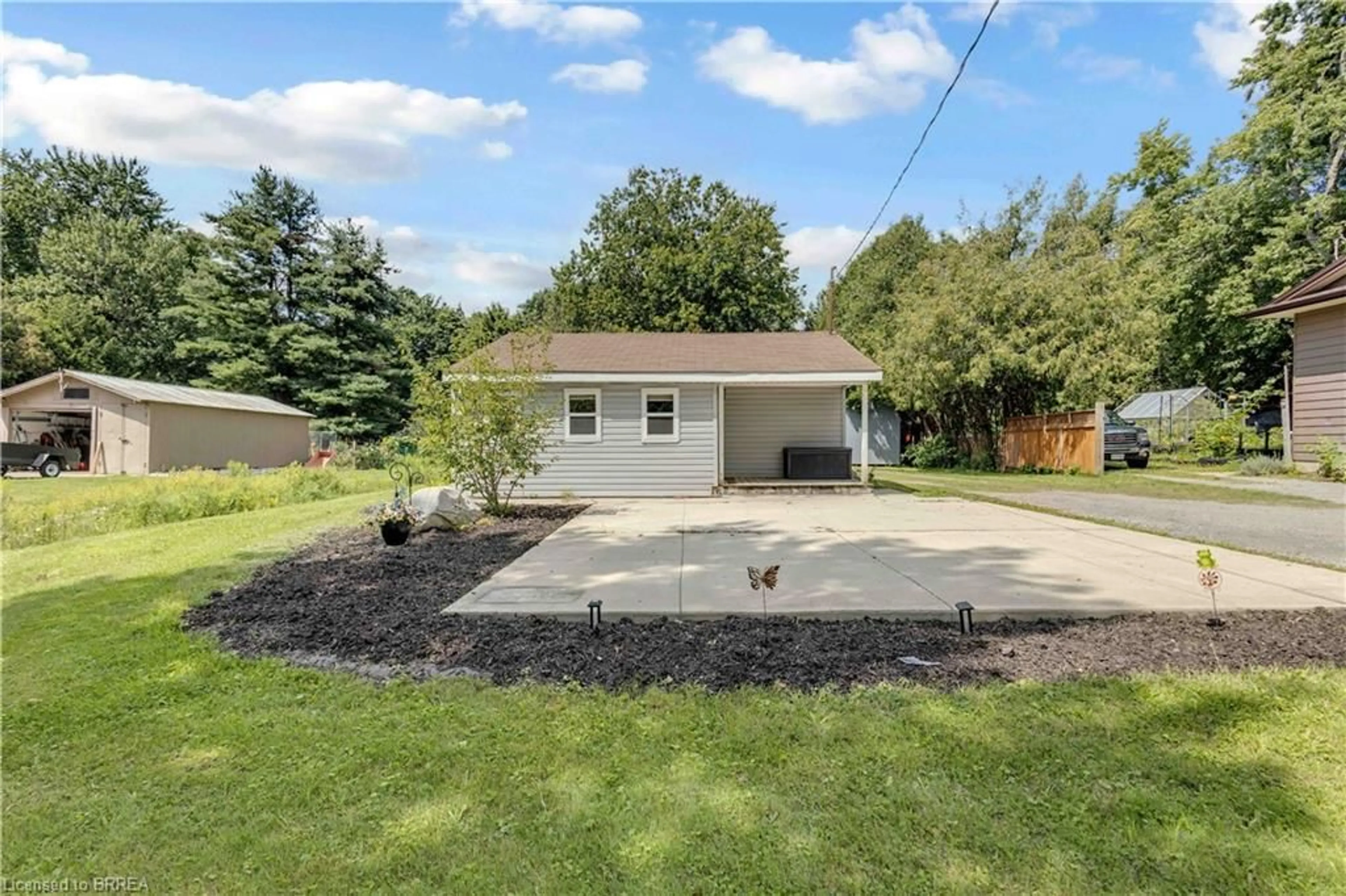 A pic from outside/outdoor area/front of a property/back of a property/a pic from drone, street for 995 Mcdowell Rd, Simcoe Ontario N3Y 4J9