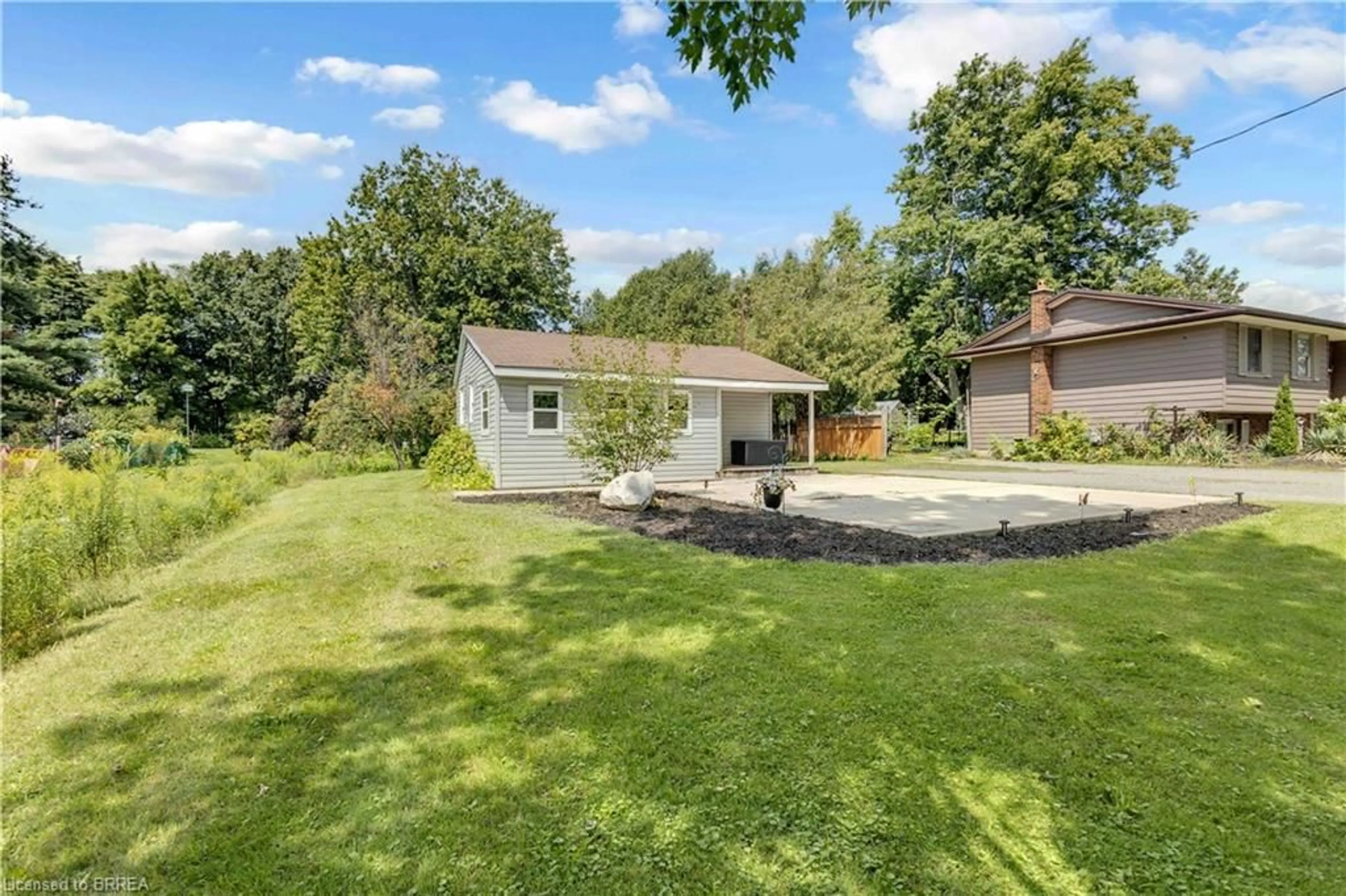 A pic from outside/outdoor area/front of a property/back of a property/a pic from drone, unknown for 995 Mcdowell Rd, Simcoe Ontario N3Y 4J9