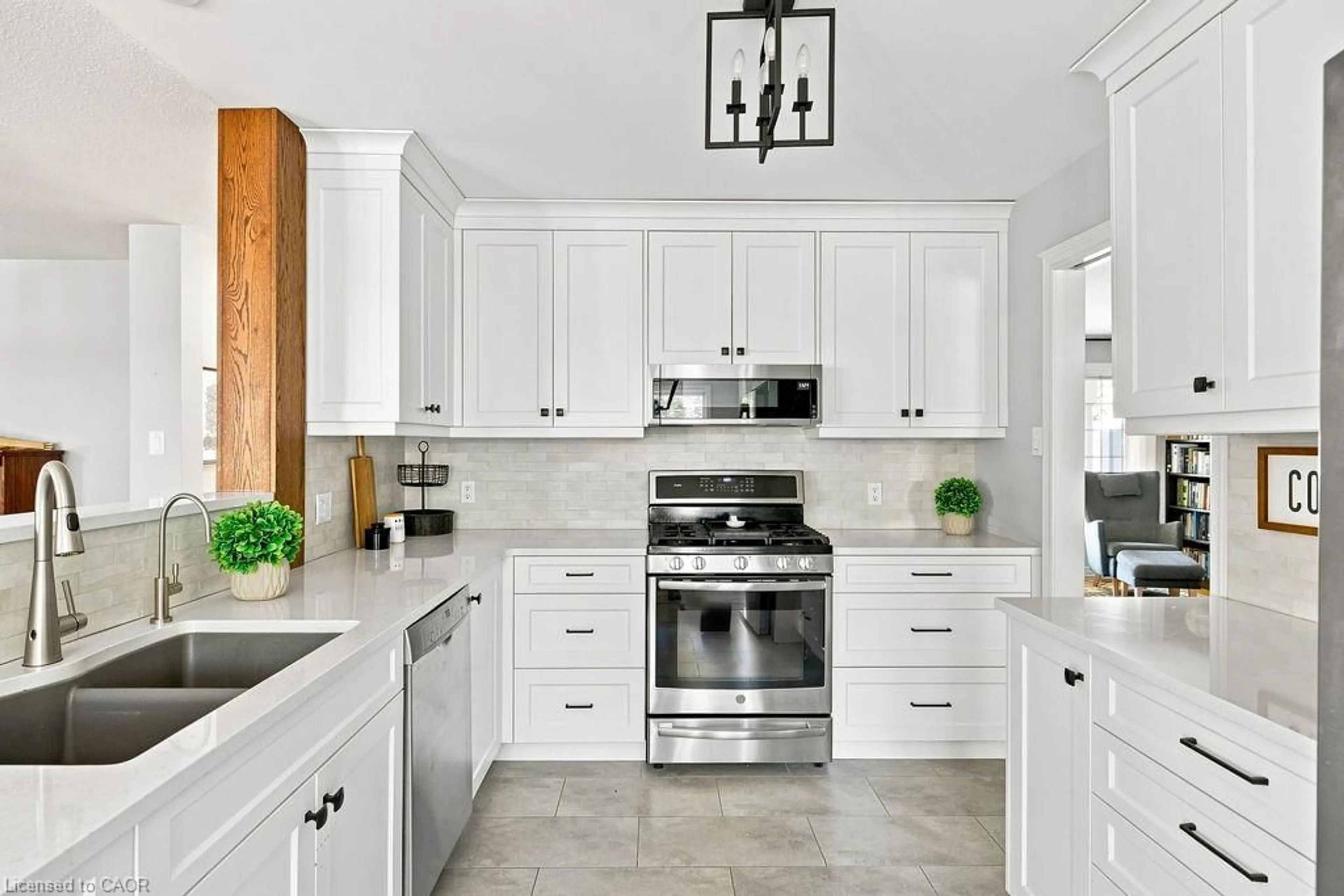 Contemporary kitchen, ceramic/tile floor for 3999 Azalea Cres, Vineland Ontario L0R 2C0