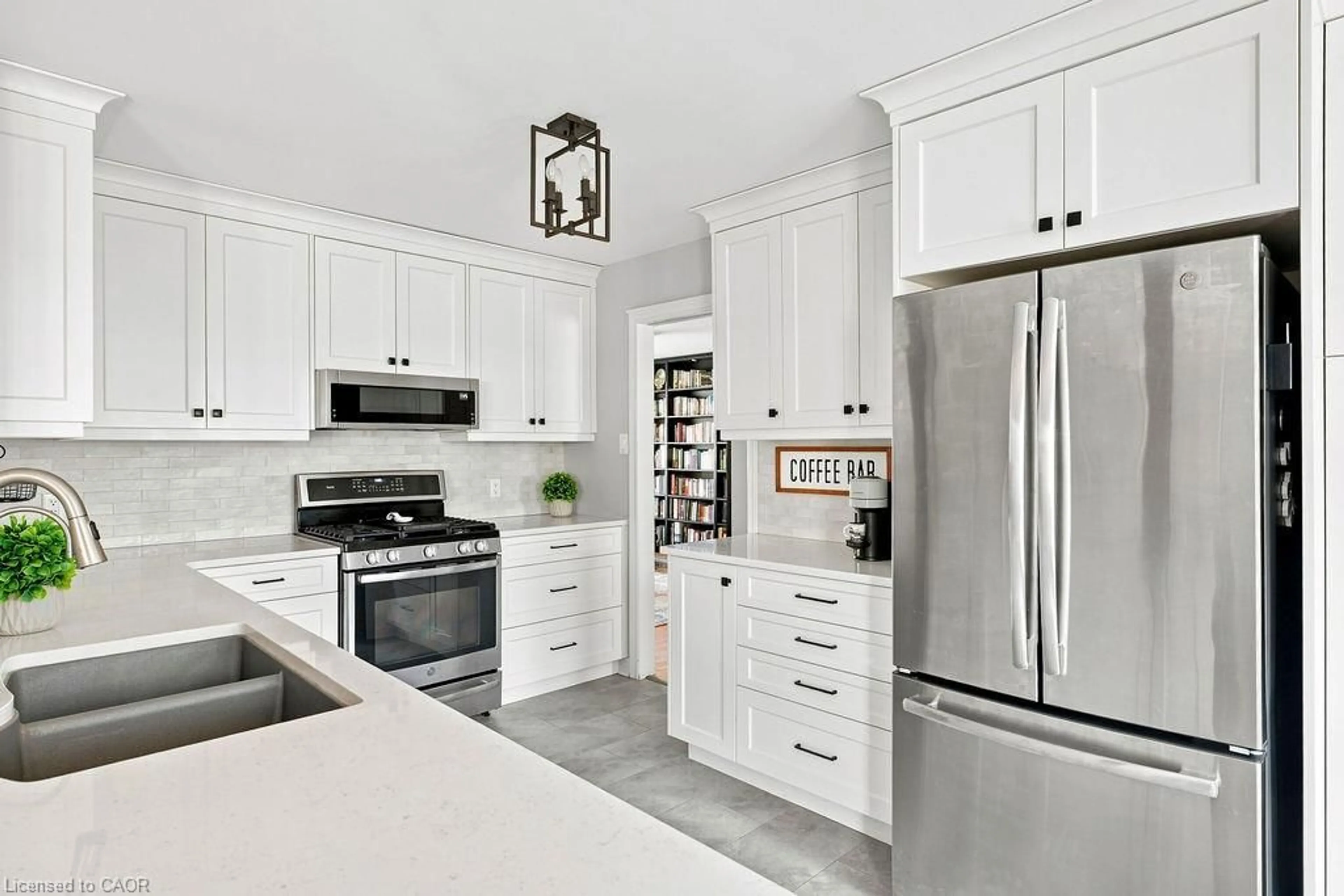 Contemporary kitchen, ceramic/tile floor for 3999 Azalea Cres, Vineland Ontario L0R 2C0