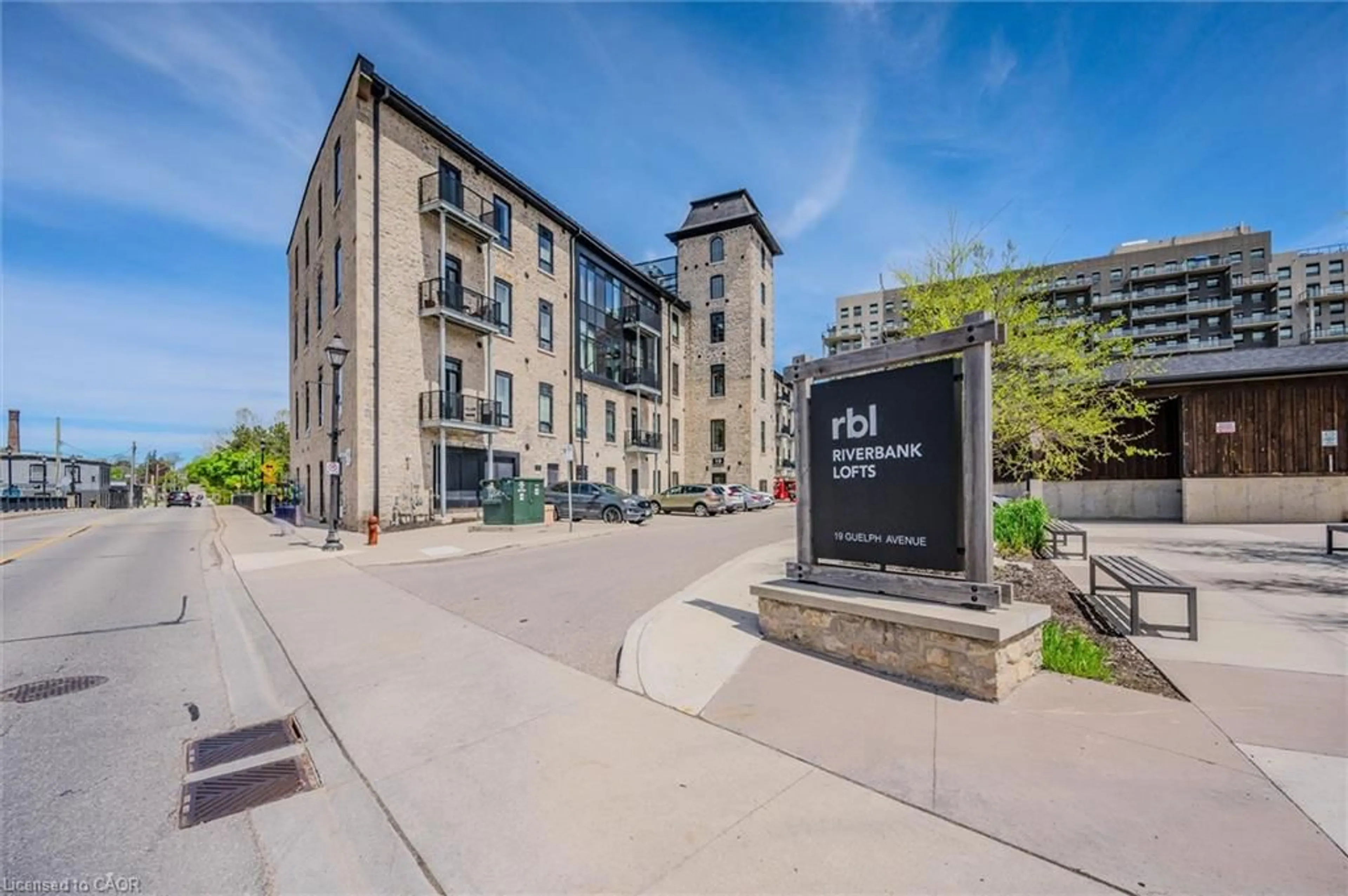 Patio, building for 19 Guelph Ave #202, Cambridge Ontario N3C 1A2