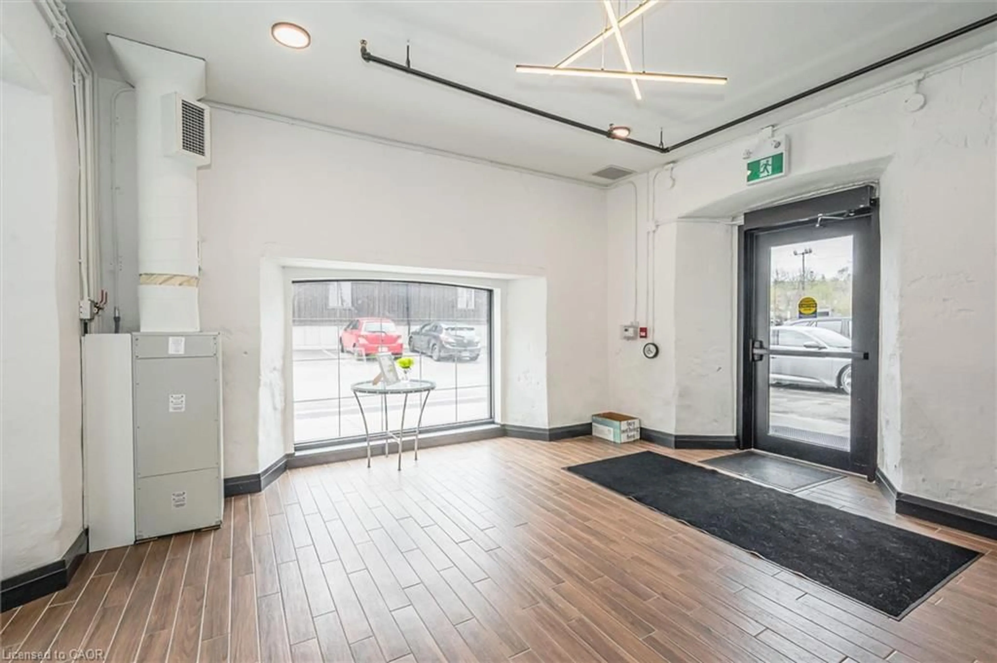Indoor foyer for 19 Guelph Ave #202, Cambridge Ontario N3C 1A2
