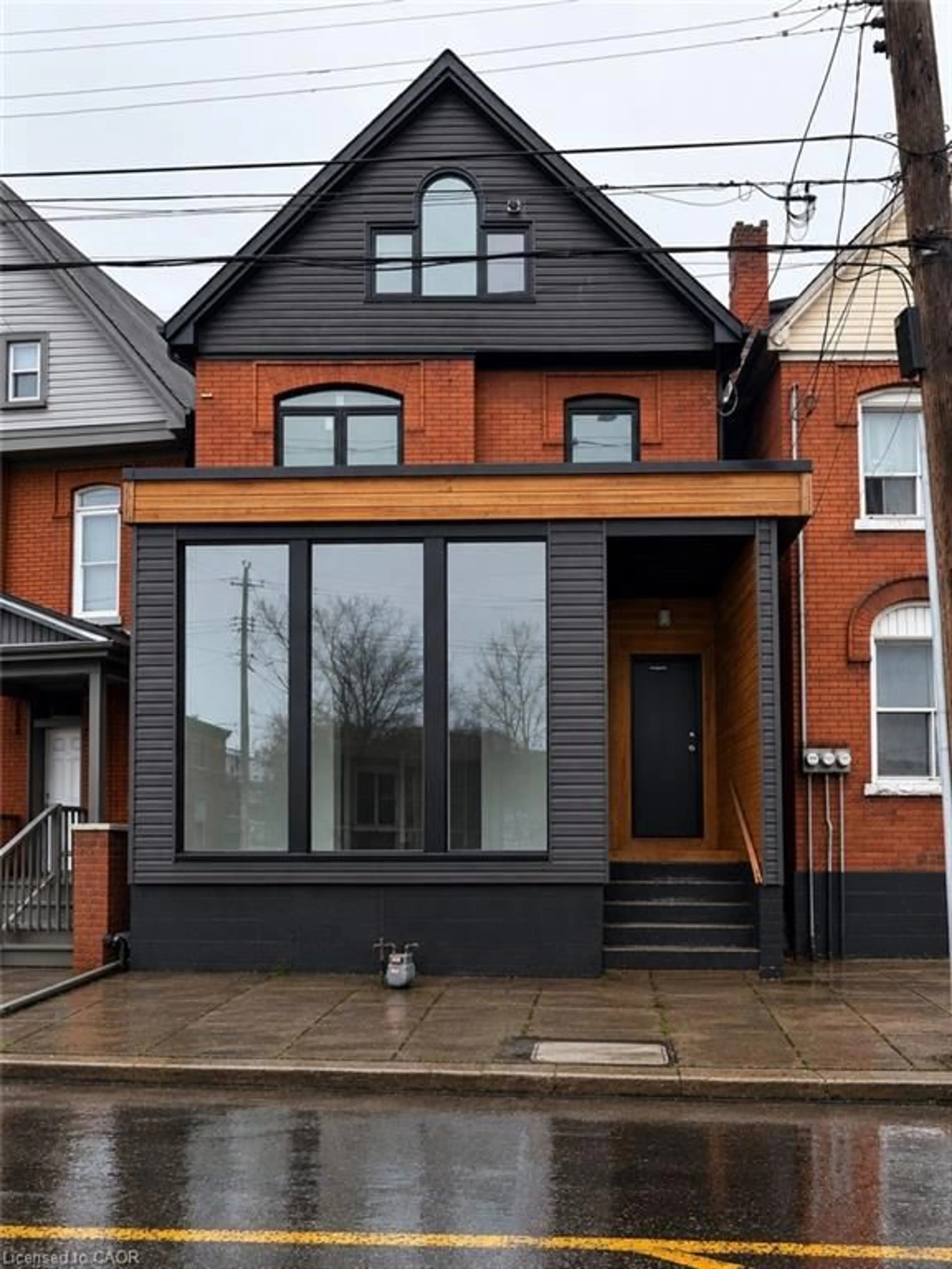 Home with brick exterior material, street for 76 Wentworth St, Hamilton Ontario L8N 2Y9