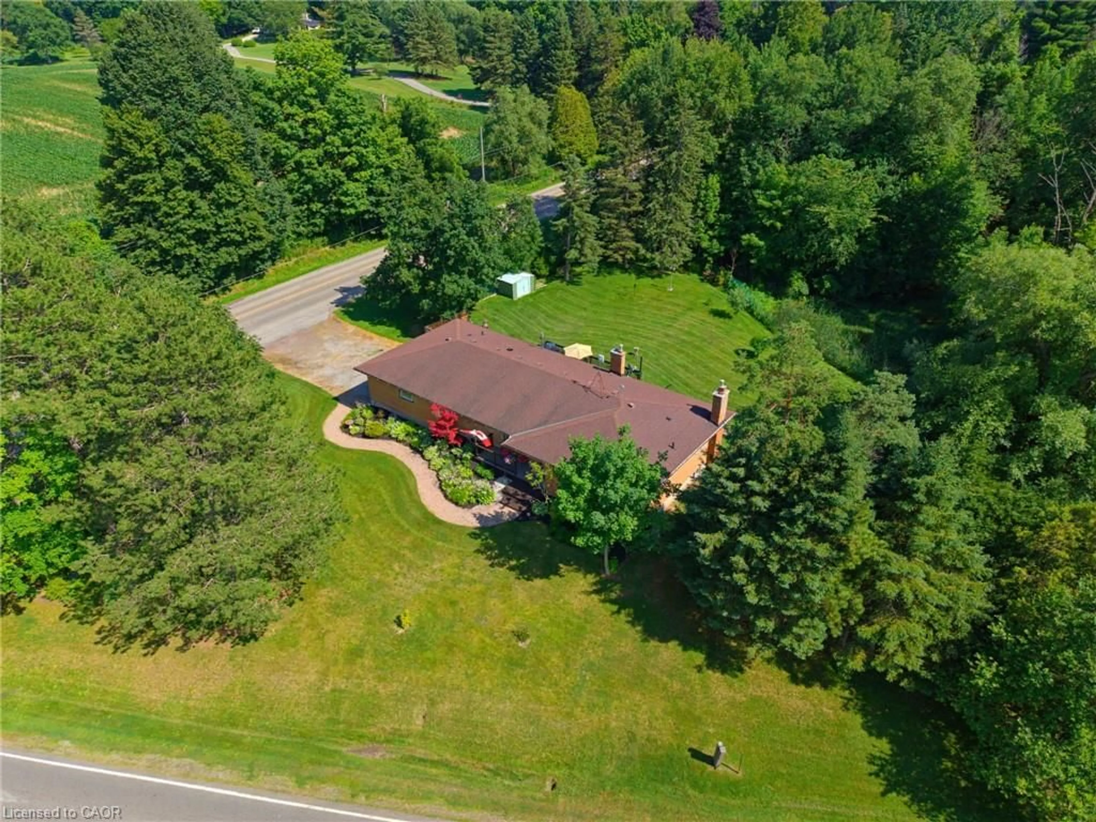 A pic from outside/outdoor area/front of a property/back of a property/a pic from drone, unknown for 3226 Indian Trail, Ancaster Ontario N3T 5M1